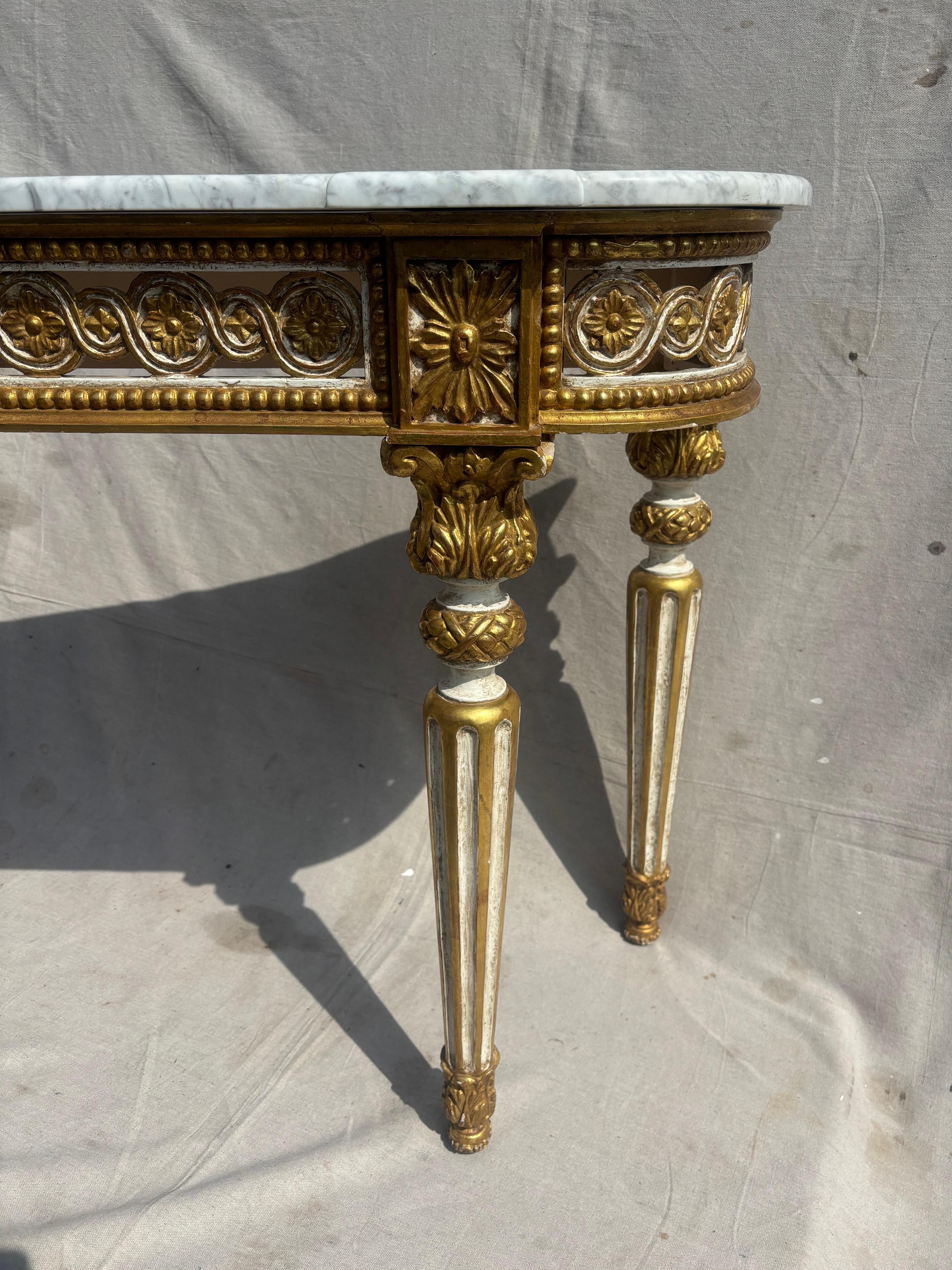 Bois Table console ancienne, dorée avec plateau en marbre en vente