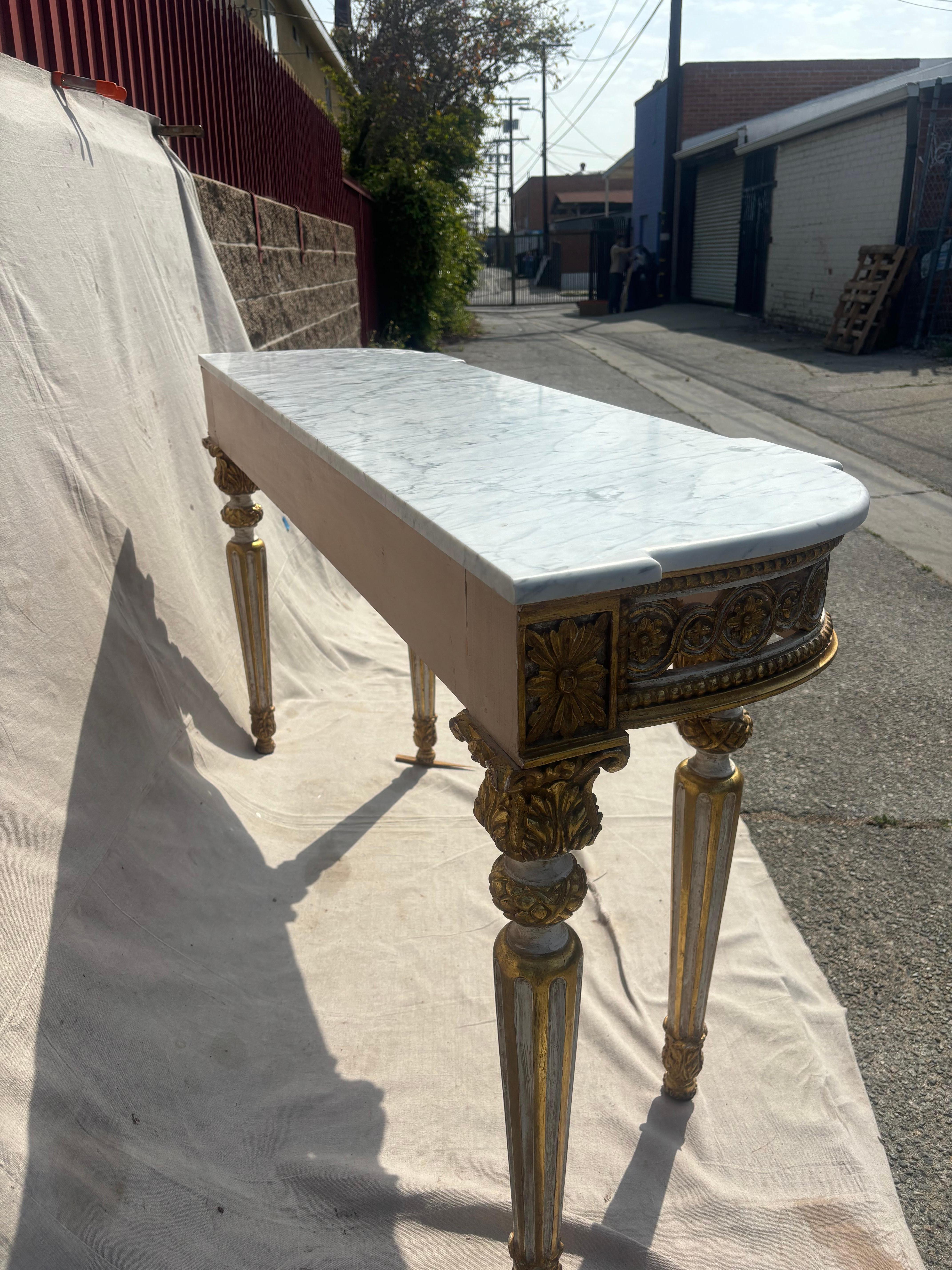 Table console ancienne, dorée avec plateau en marbre en vente 1