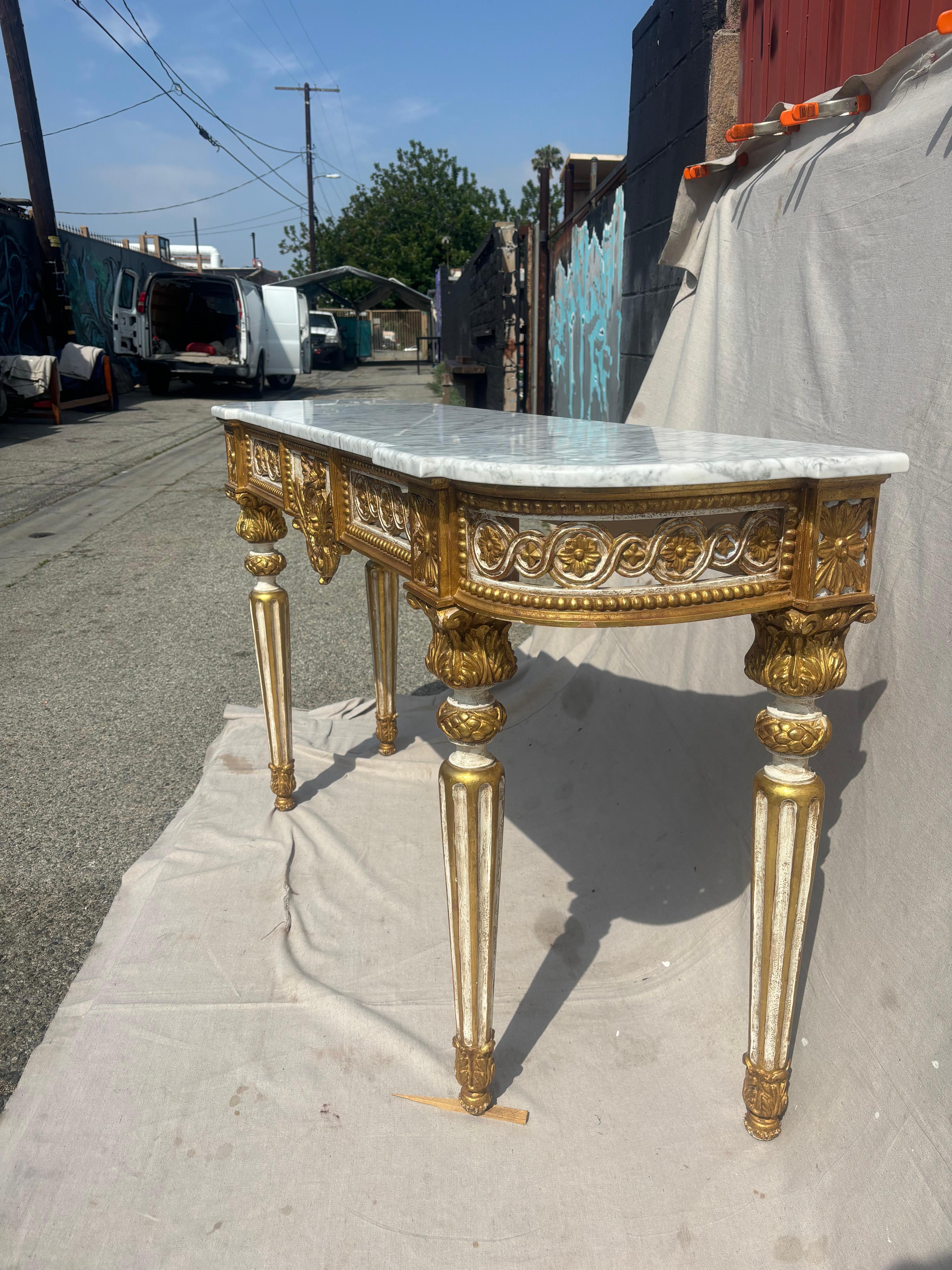 Table console ancienne, dorée avec plateau en marbre en vente 2