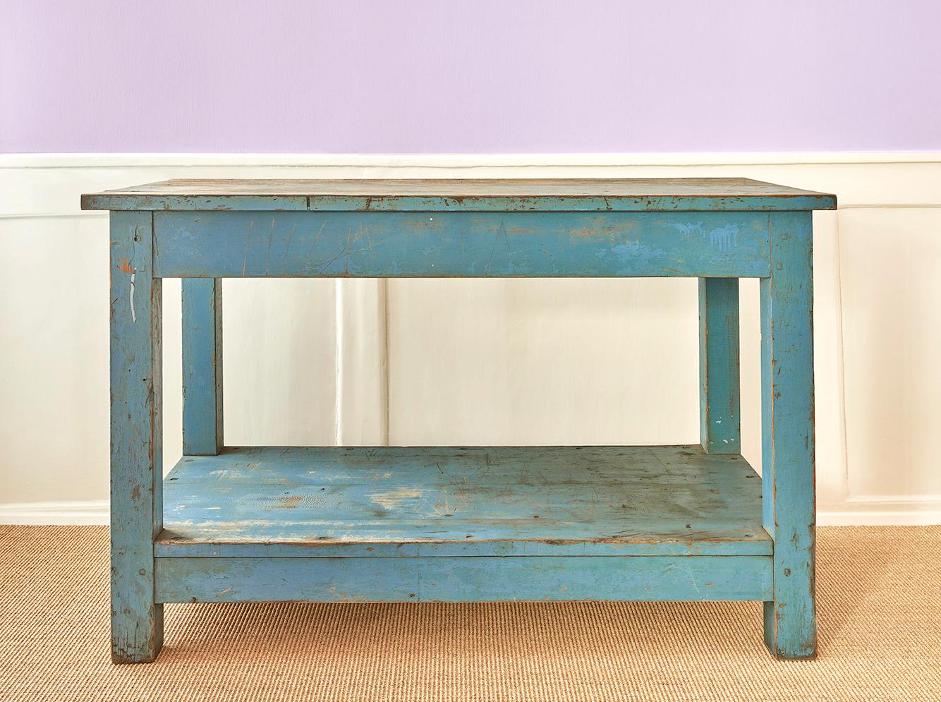France, late 19th century 

Console table in painted wood 

Measures H 81 x W 119 x D 61 cm.