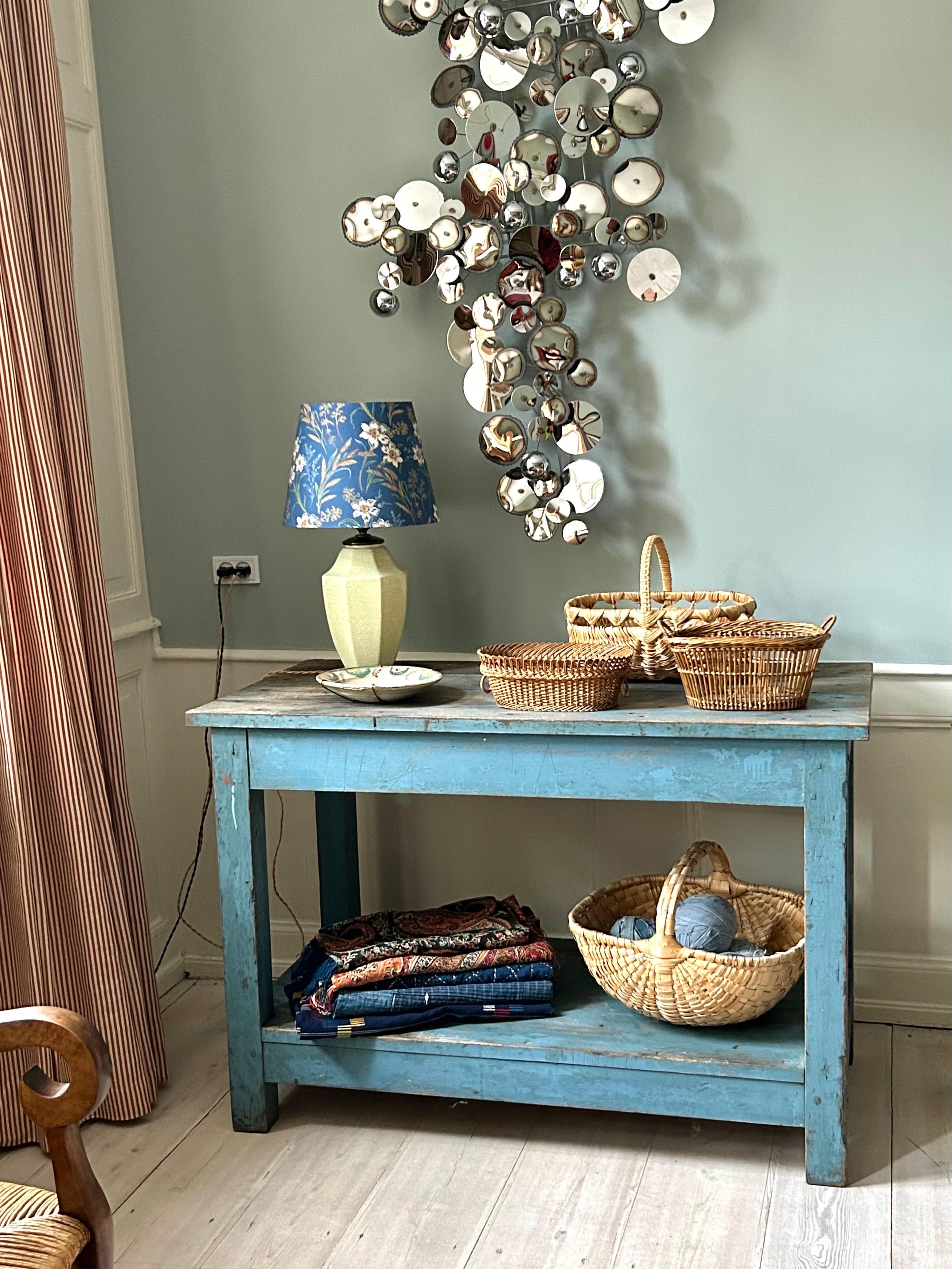Français Table console ancienne en bois peint en bleu, France, fin du 19e siècle en vente