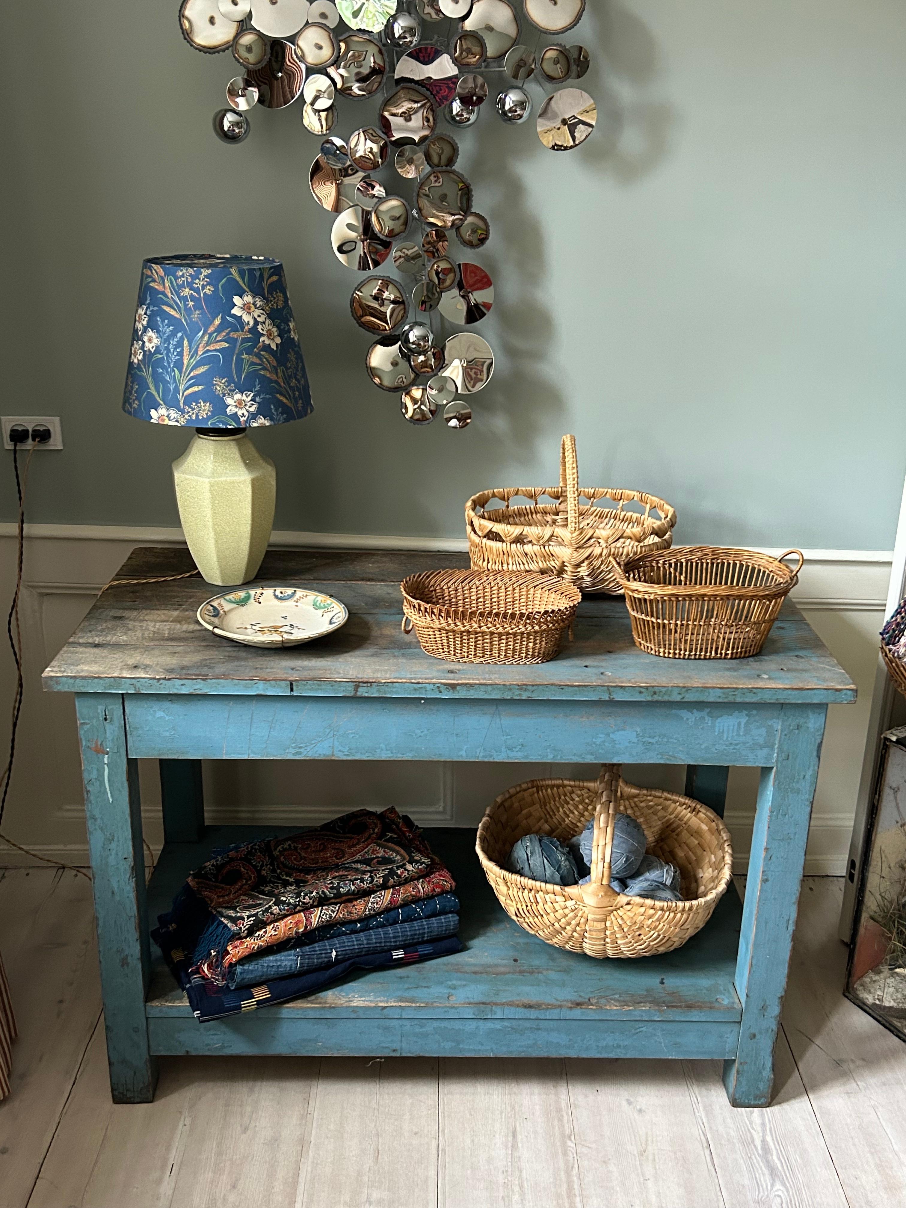 Peint Table console ancienne en bois peint en bleu, France, fin du 19e siècle en vente