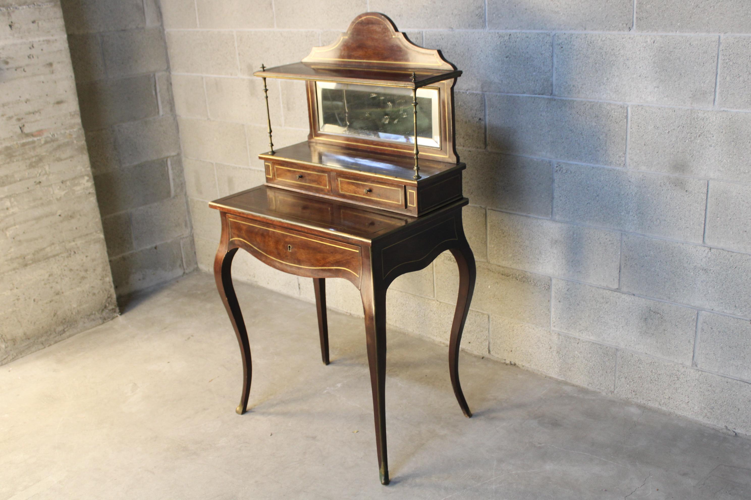 Inlay Louis XVI Style Elegant Writing Table in Walnut For Sale
