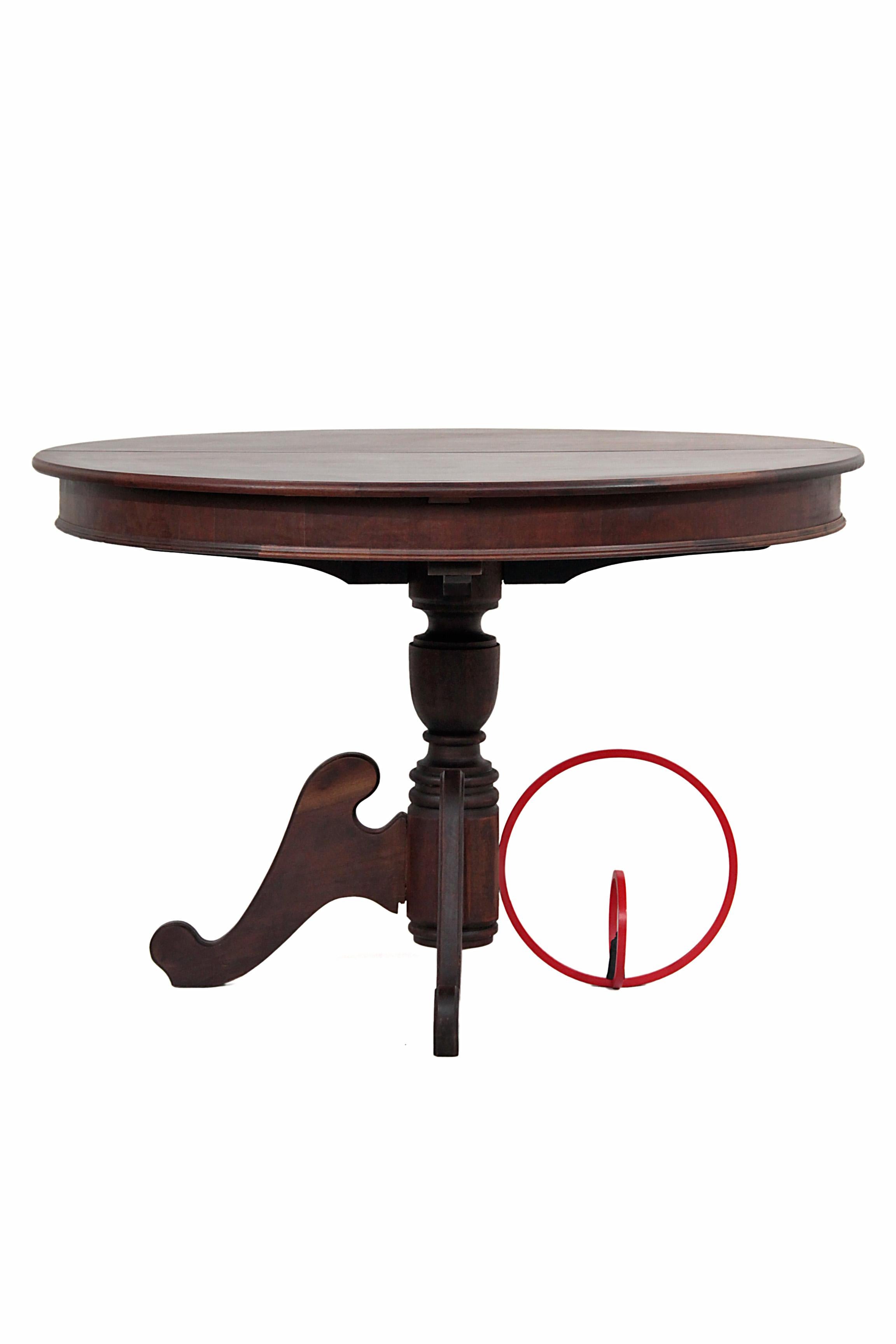 This antique contemporary wooden rounded table, Restauro #1 (restoration #1) is an antique Brazilian walnut table rescued and restored with one red painted steel rounded structure for a foot, in which is one 3D printed small statue. Since this a