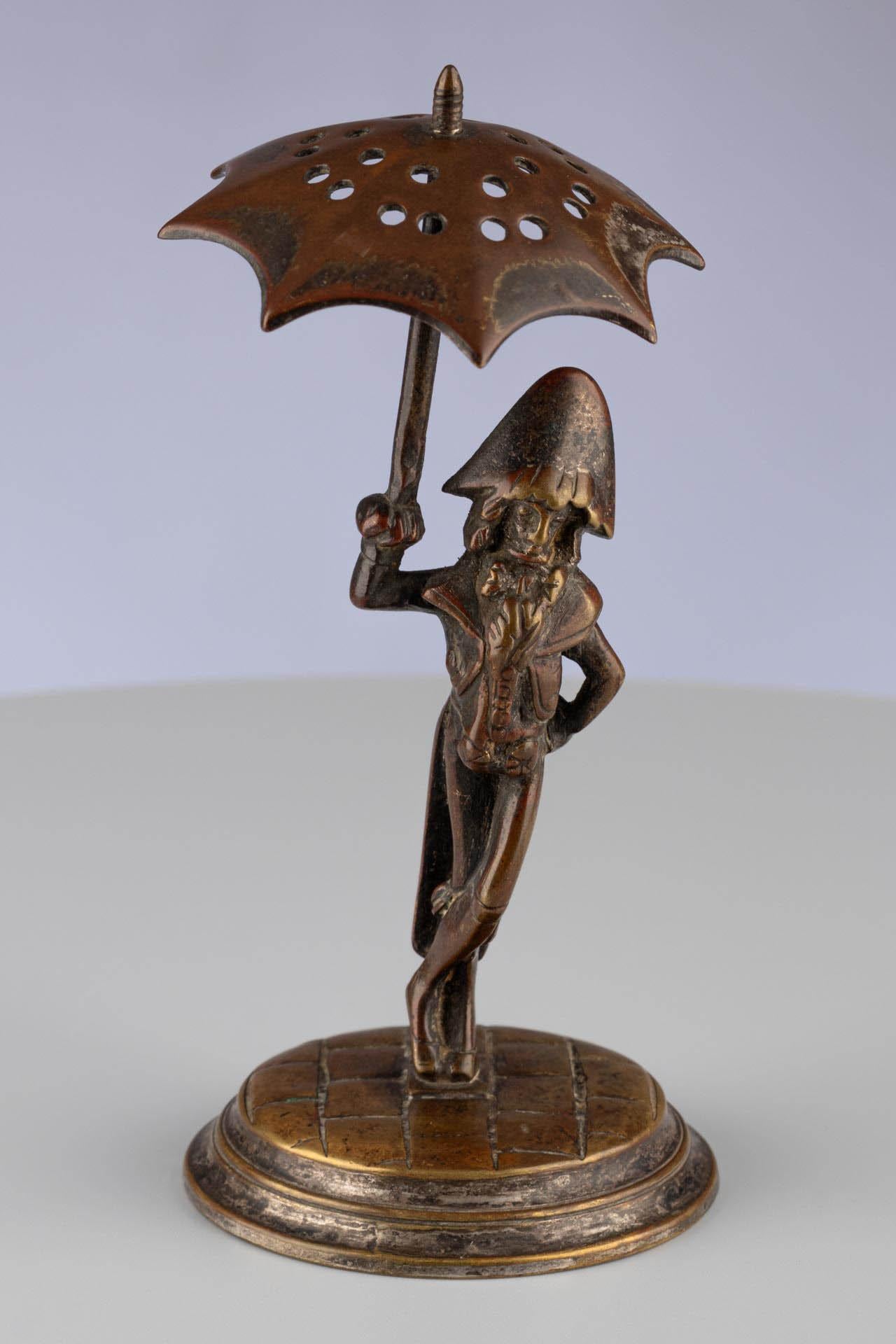 Antique Continental Bronze Napoleon Style Toothpick Holder

Continental
Bronze
Late 19th Century 

Dimensions: H x D: 15 x 7cm

Toothpick holders rose to popularity in the 19th century, and this particular example is crafted from bronze. Cast in the