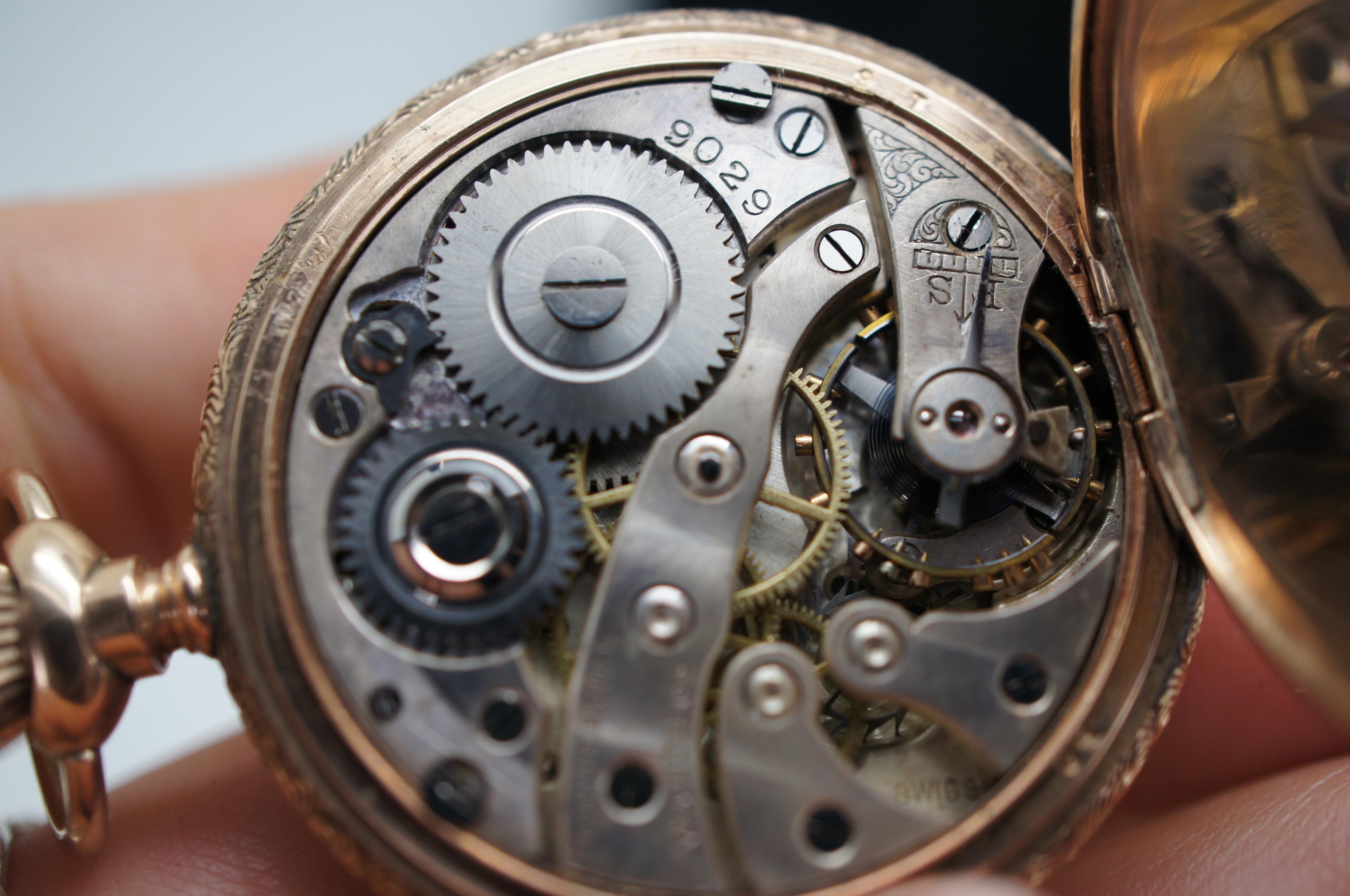 Montre de poche ancienne continentale Brooklyn Eagle Case en or 8 carats pour femmes 5