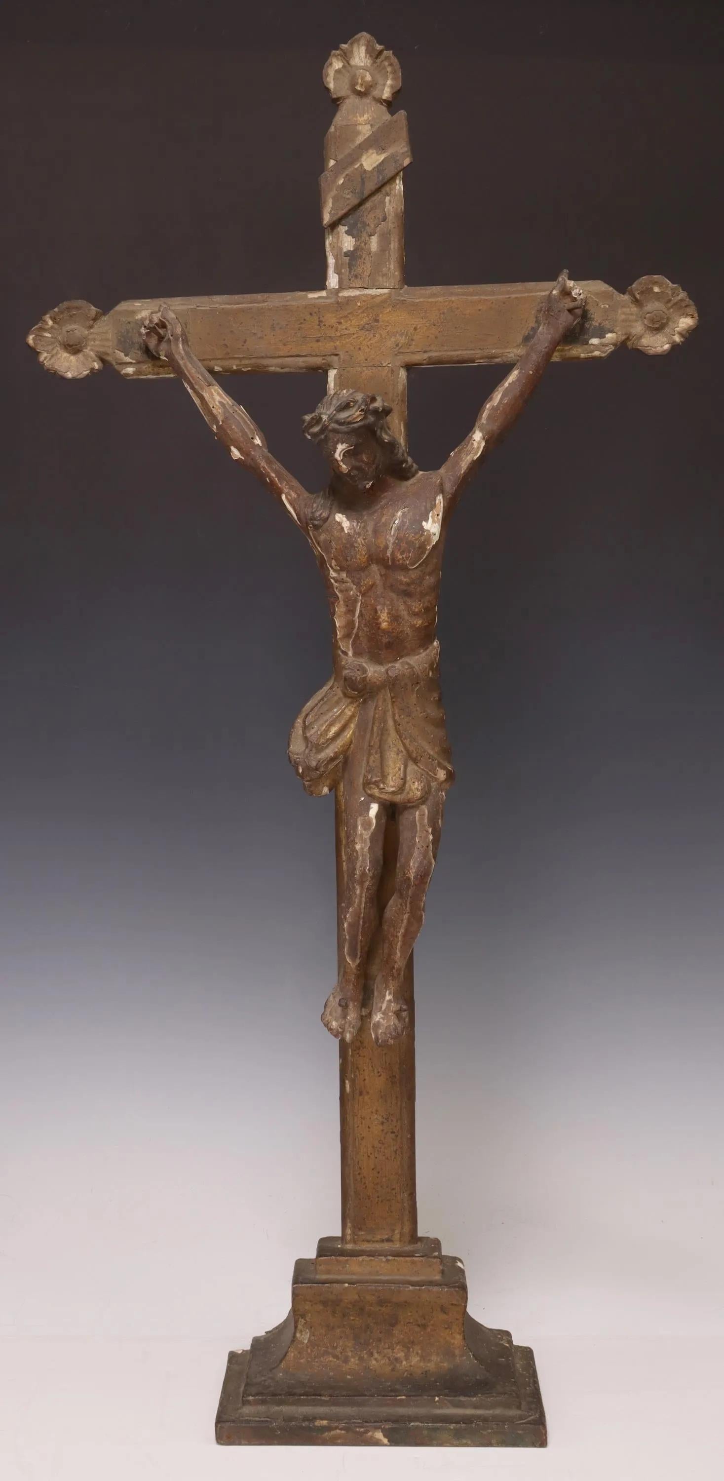 Antique French continental carved wood altar crucifix, composed of gesso and gilt, standing on an integral base. It has typical losses.

Dimensions: approx 29.25
