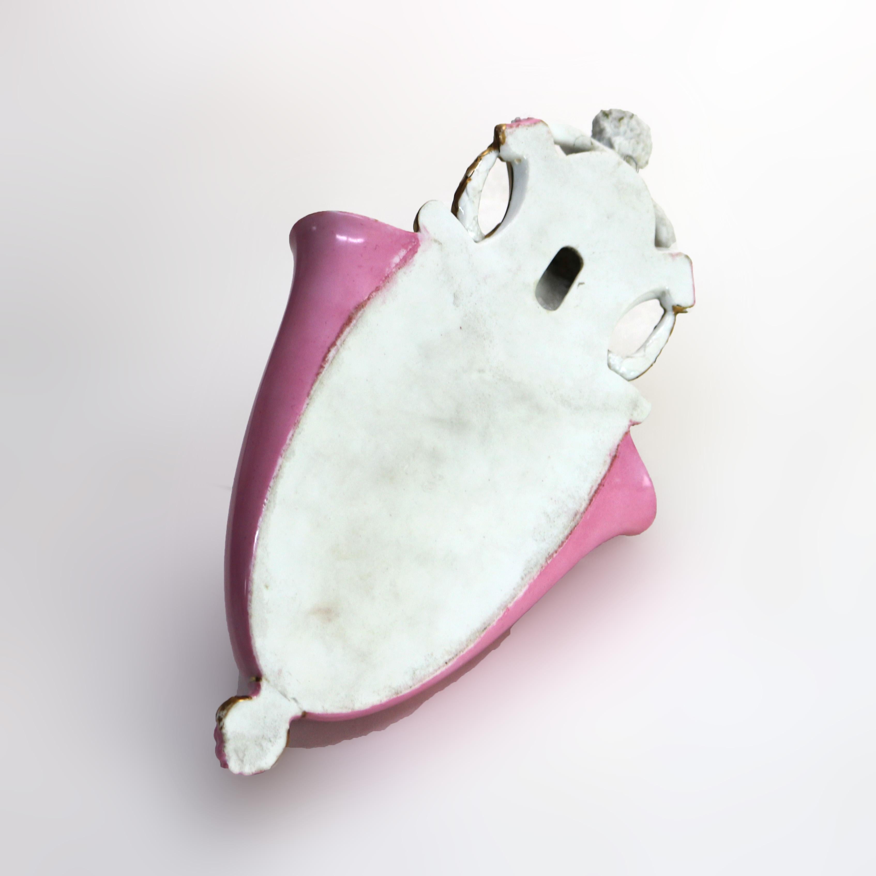 Porcelaine Ancienne poche murale en porcelaine continentale figurative d'un chérubin signée C1880 en vente
