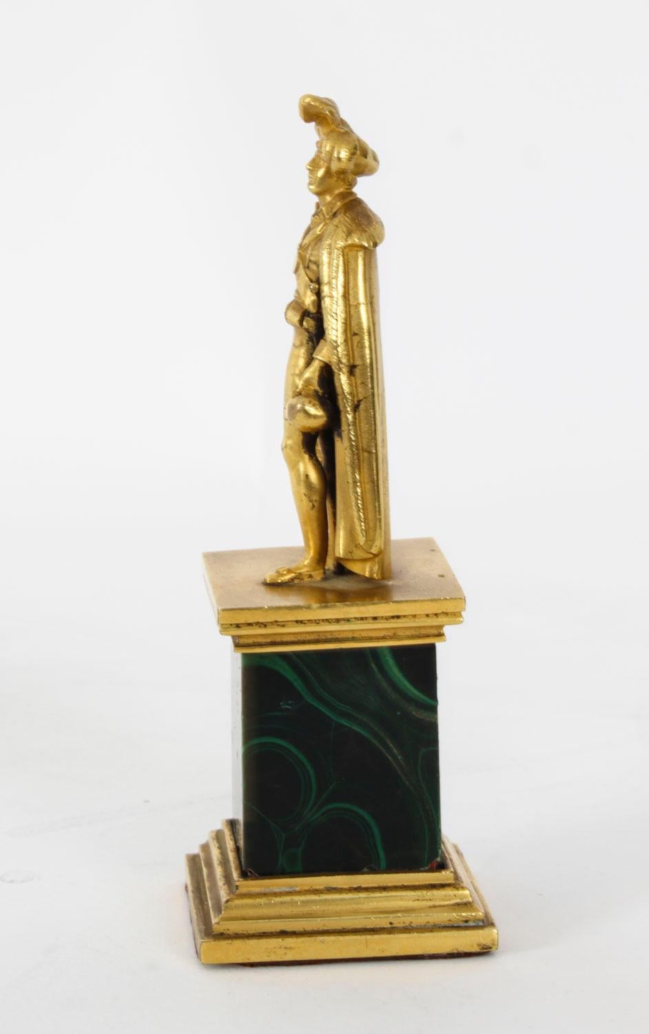 Hamlet continental ancien en bronze doré et sculpture de malachite 19ème siècle en vente 1