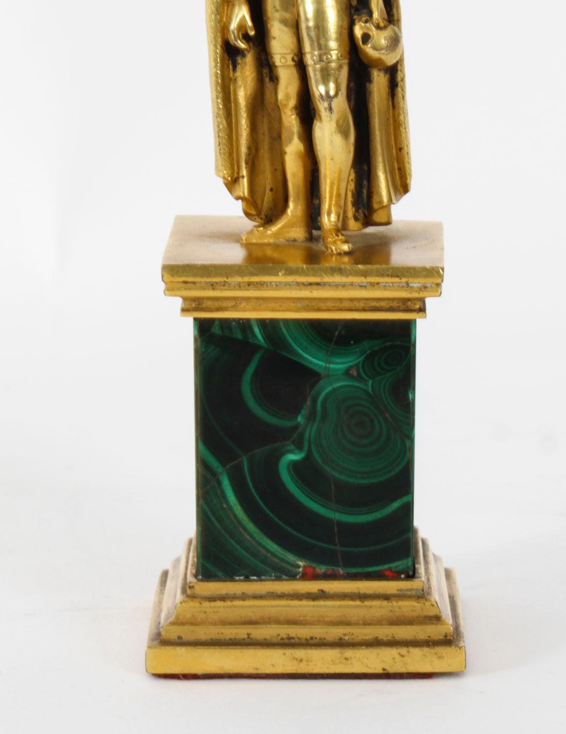Hamlet continental ancien en bronze doré et sculpture de malachite 19ème siècle en vente 4