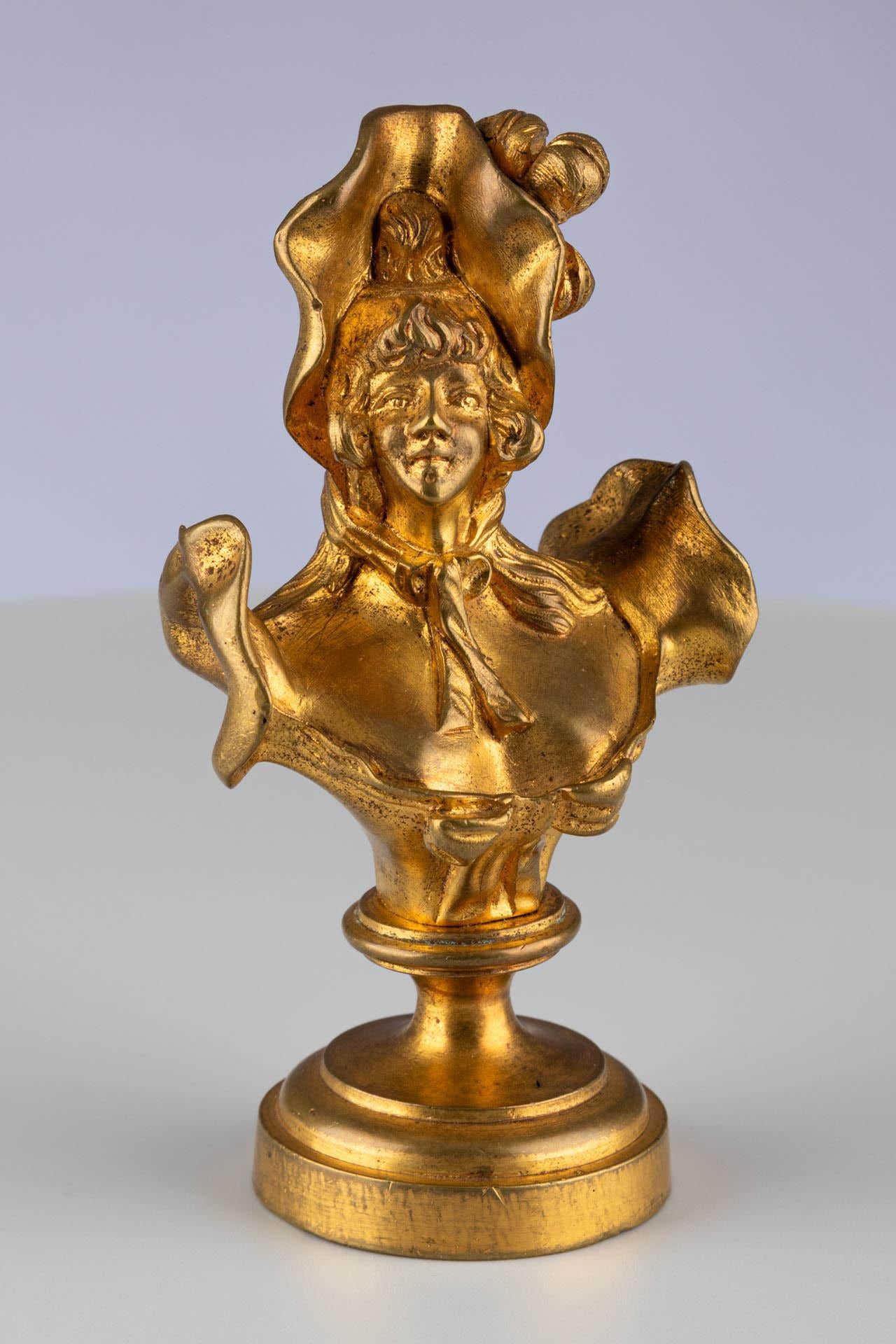 Antica scultura continentale in bronzo dorato e oro con figura di busto femminile in vendita 4