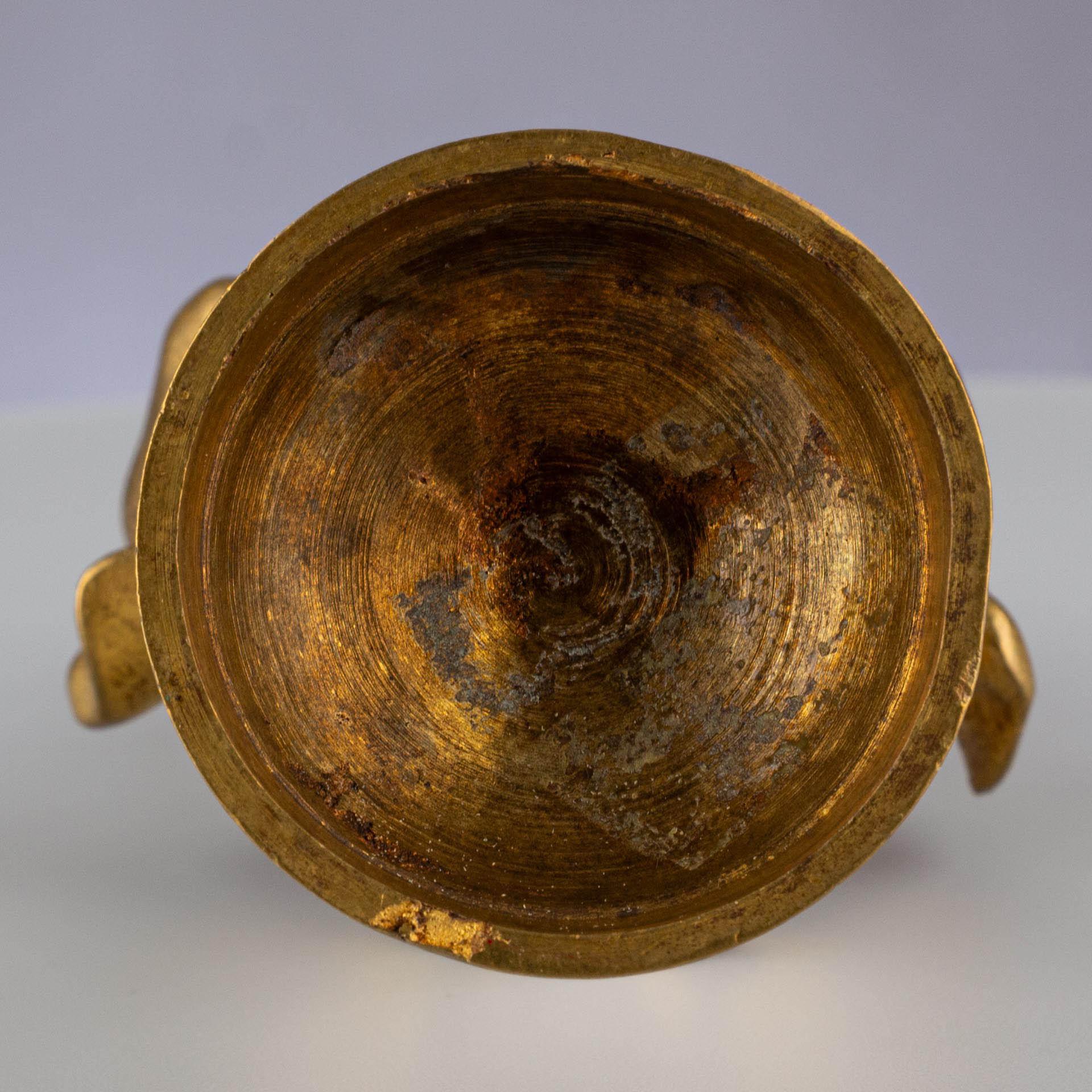 Antica scultura continentale in bronzo dorato e oro con figura di busto femminile in vendita 5
