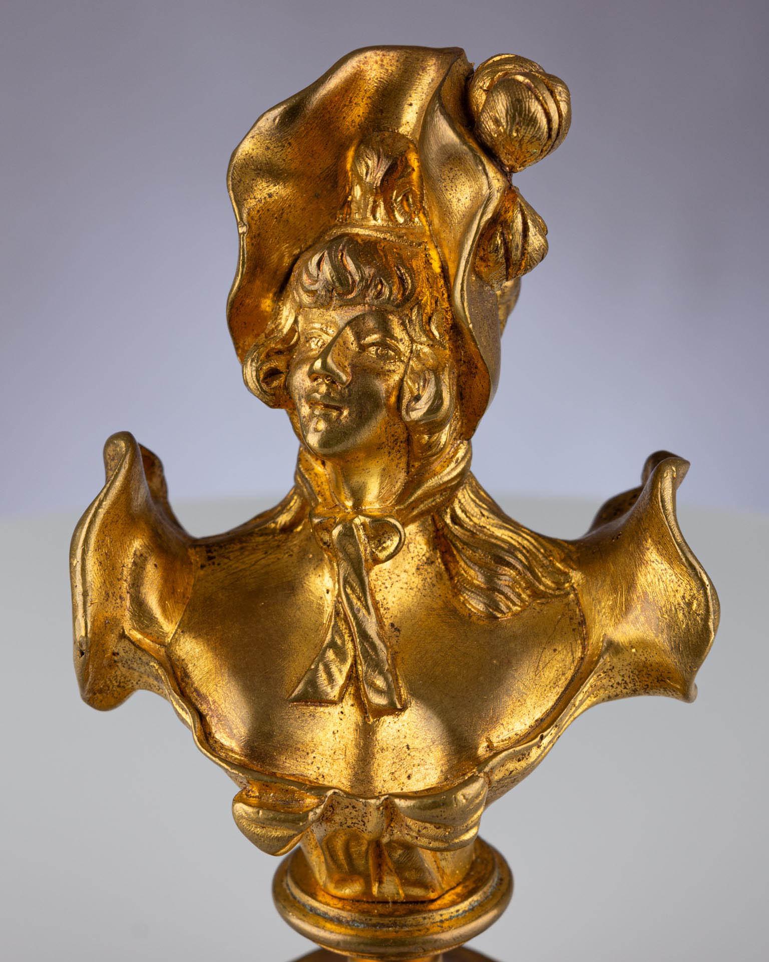 Antica scultura continentale in bronzo dorato e oro con figura di busto femminile in vendita 6