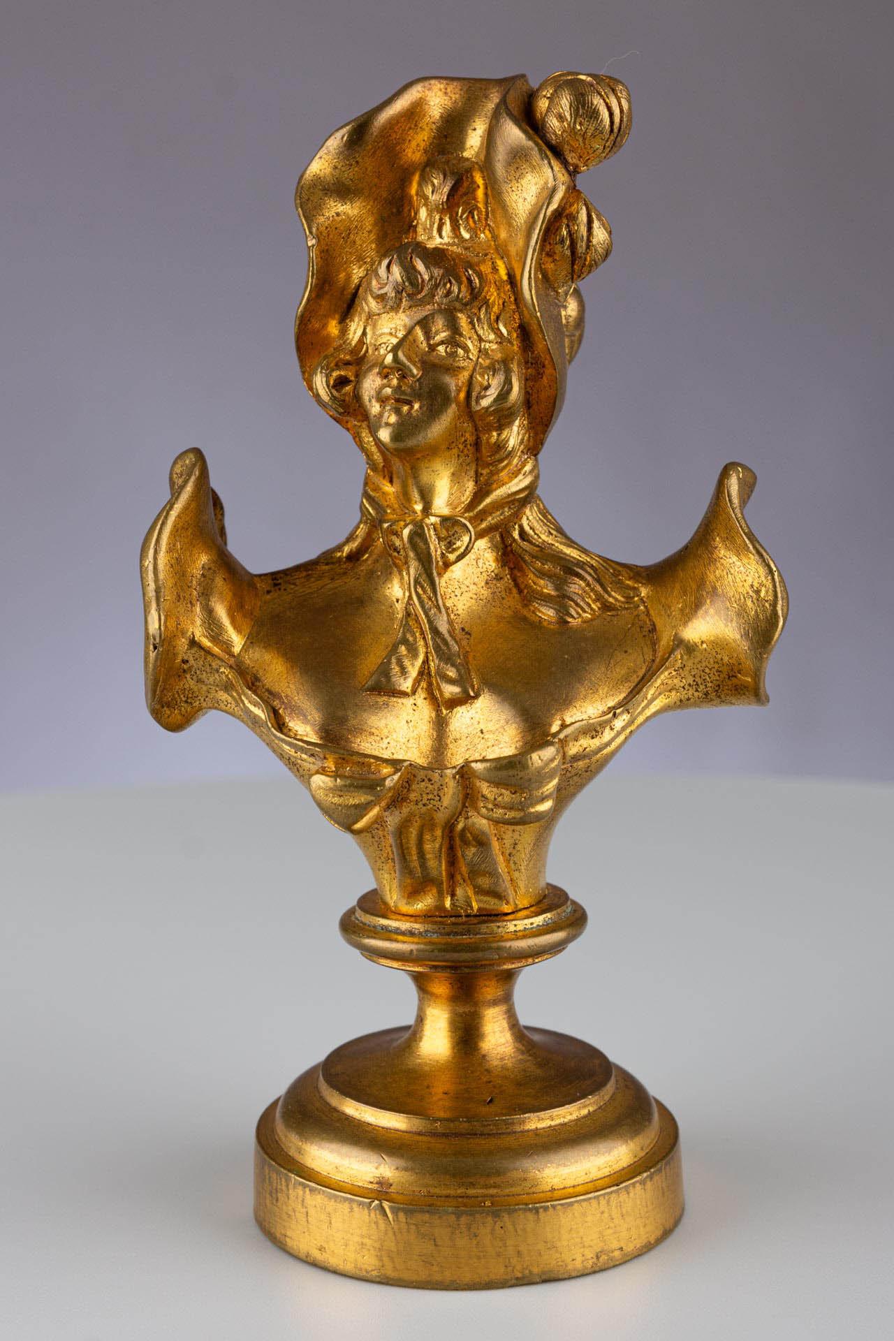 Antica scultura continentale in bronzo dorato e oro con figura di busto femminile in vendita 7