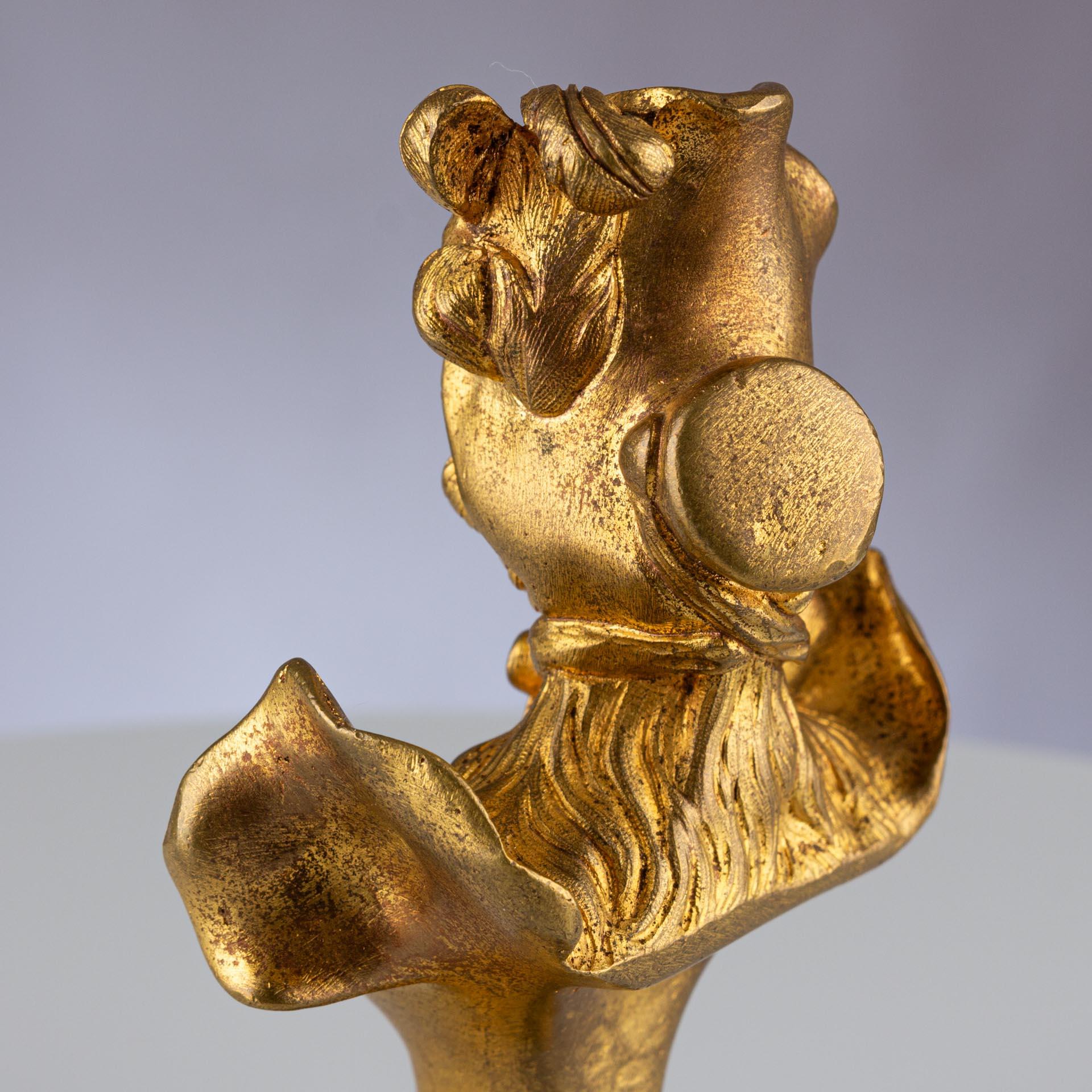 Antica scultura continentale in bronzo dorato e oro con figura di busto femminile in vendita 8
