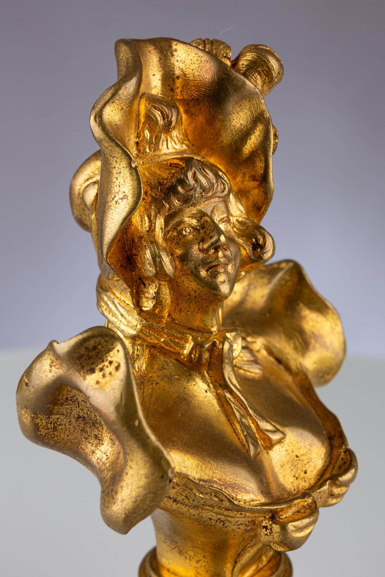 Antica scultura continentale in bronzo dorato e oro con figura di busto femminile in vendita 11