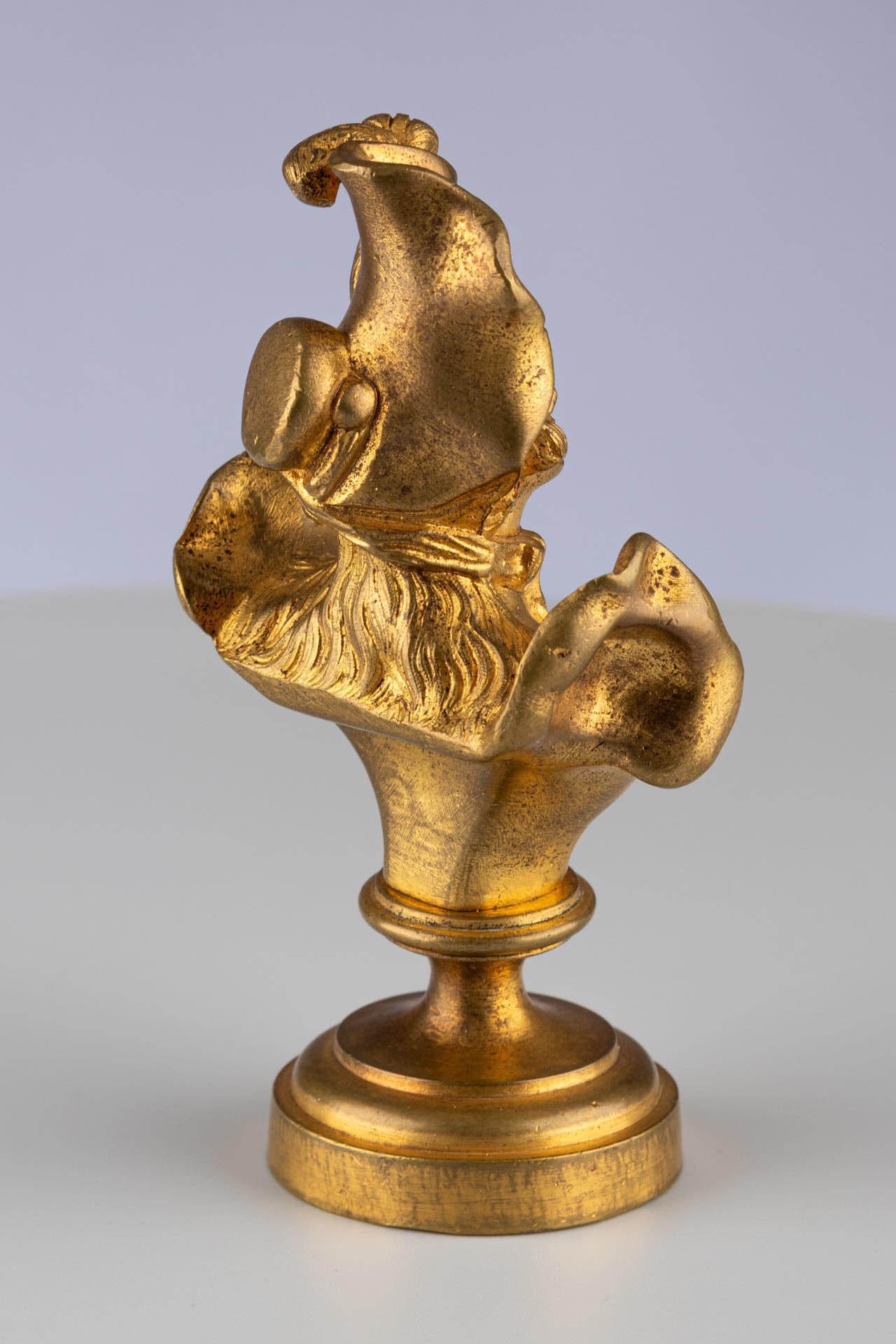 Antica scultura continentale in bronzo dorato e oro con figura di busto femminile in vendita 2