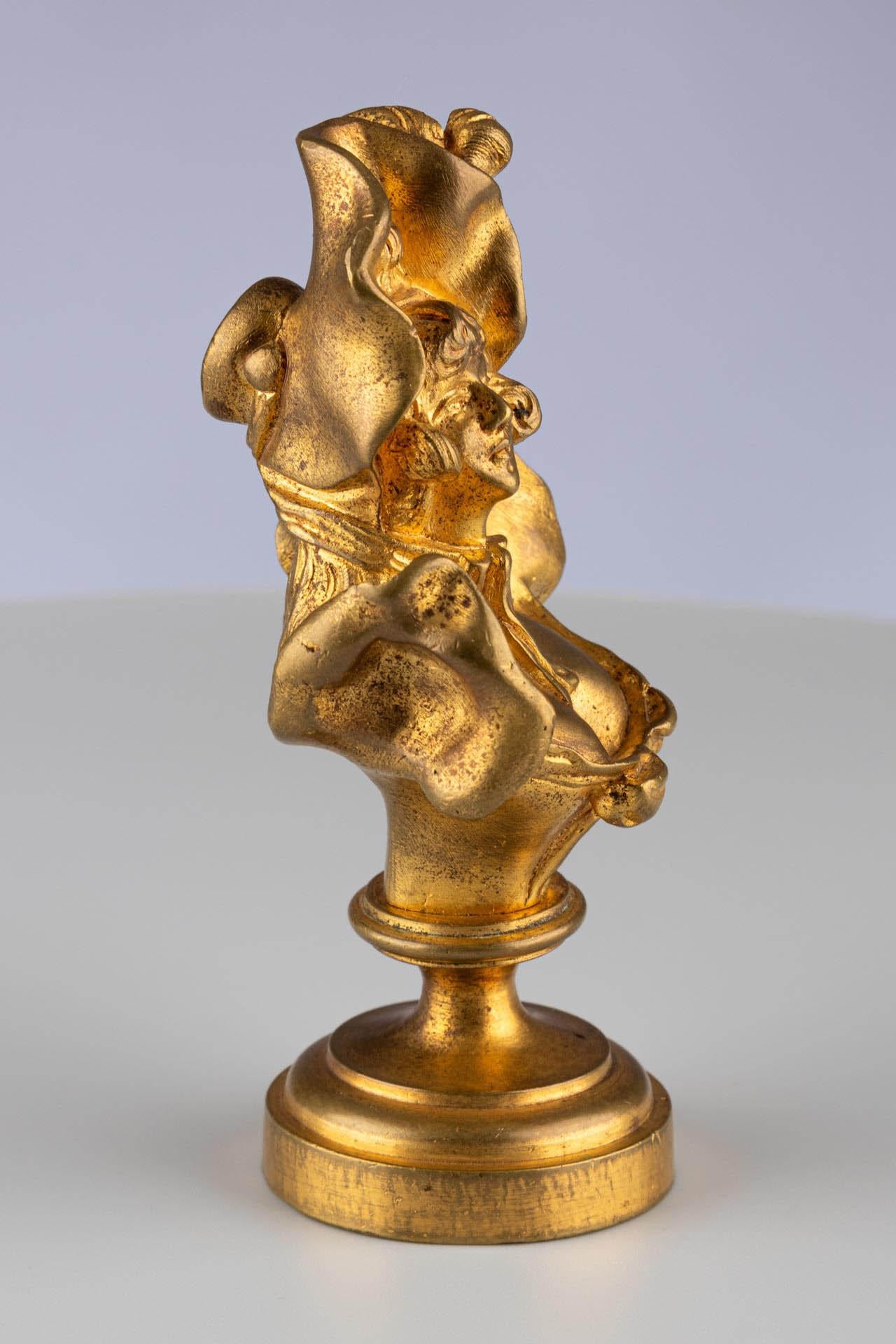 Antica scultura continentale in bronzo dorato e oro con figura di busto femminile in vendita 3