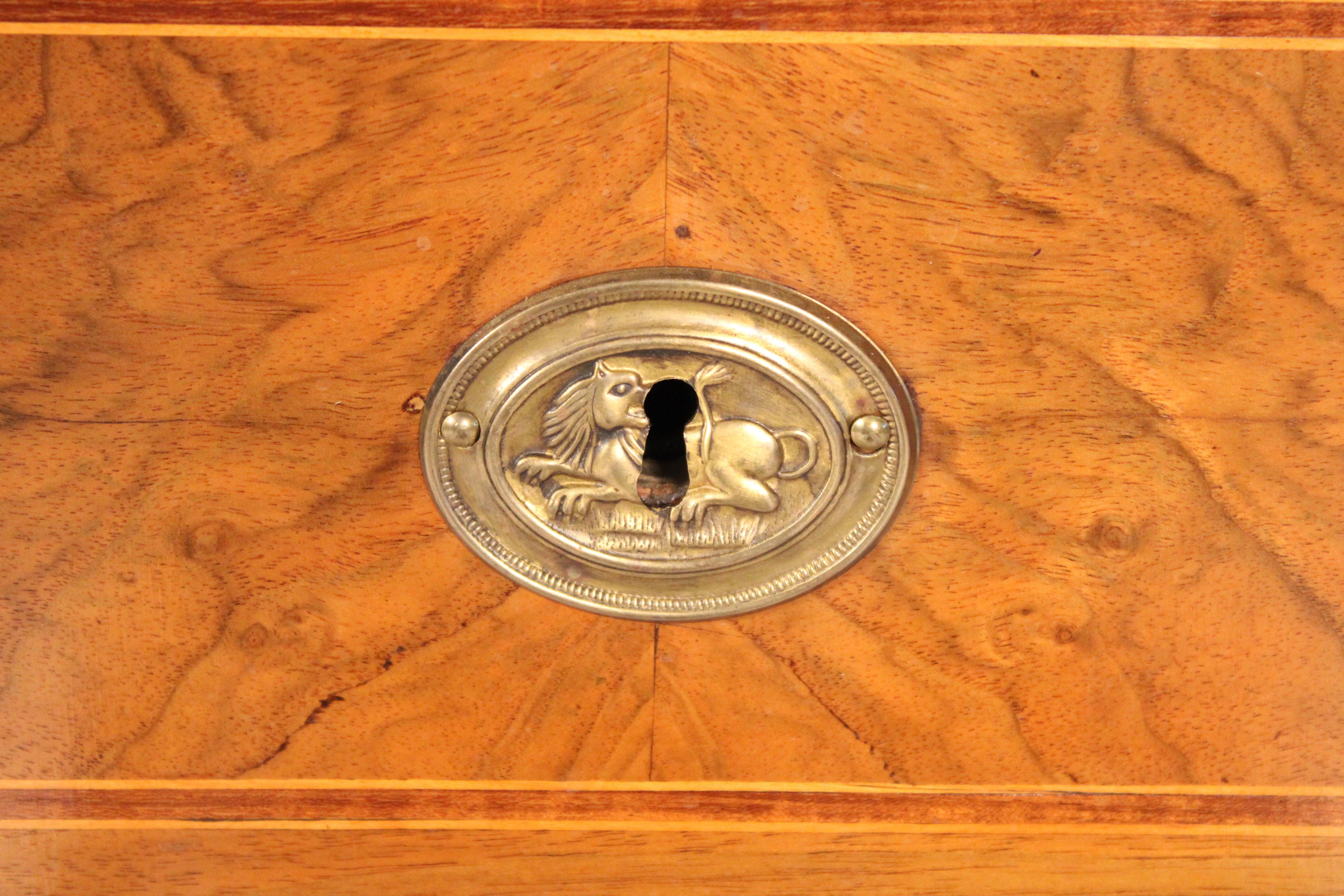 Antique Continental Louis XVI Style Walnut Chest of Drawers in vendita 6