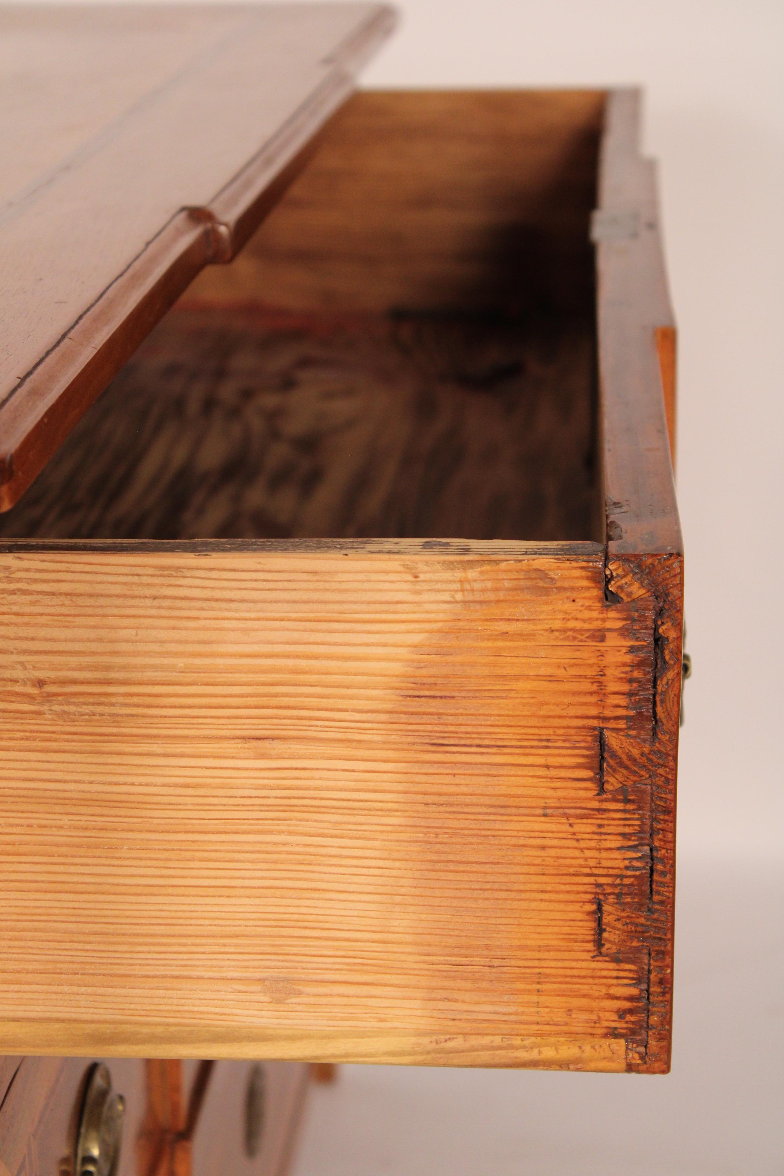 Antique Continental Louis XVI Style Walnut Chest of Drawers in vendita 7