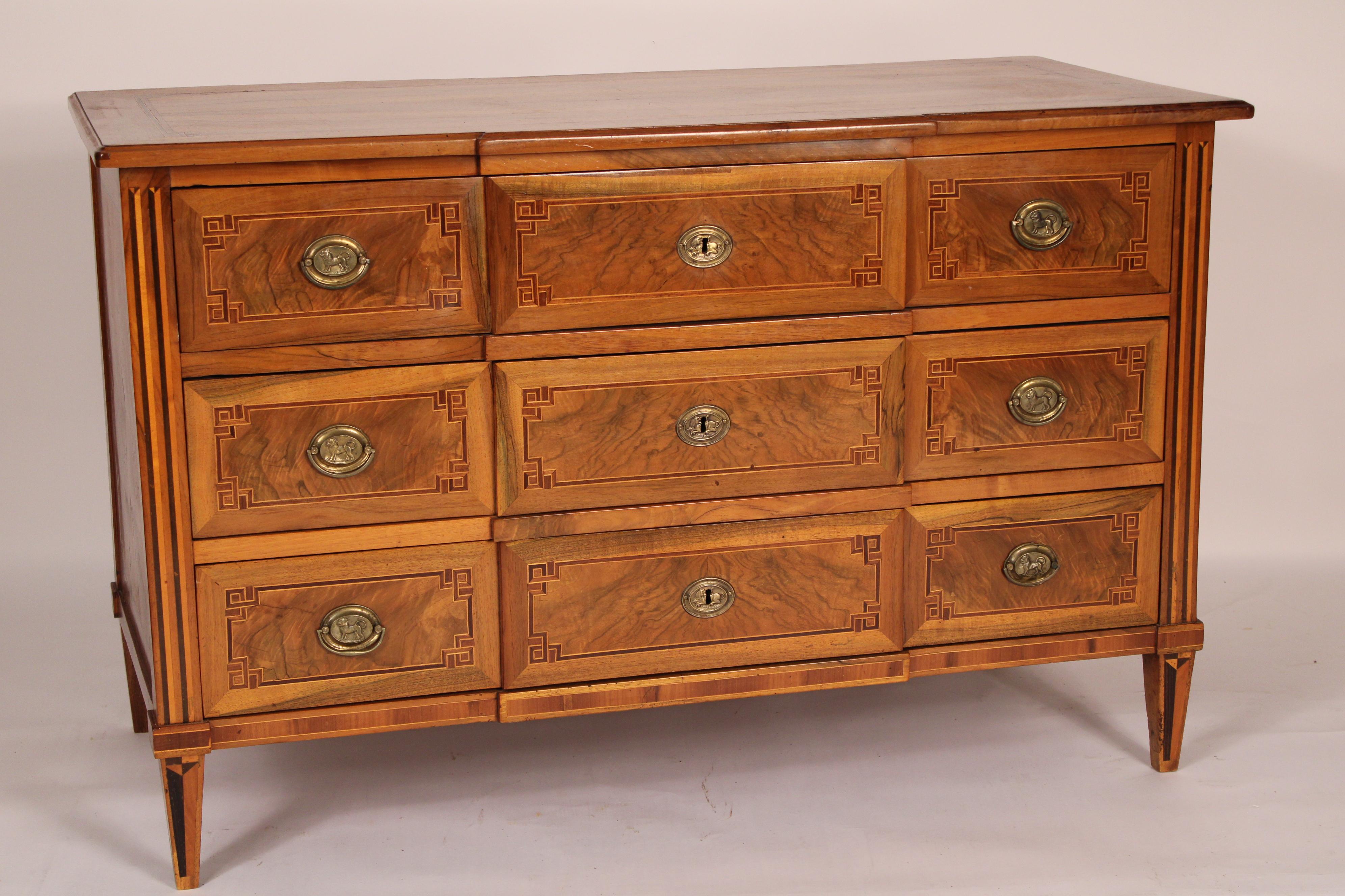 Antique Continental Louis XVI Style Walnut Chest of Drawers In condizioni buone in vendita a Laguna Beach, CA