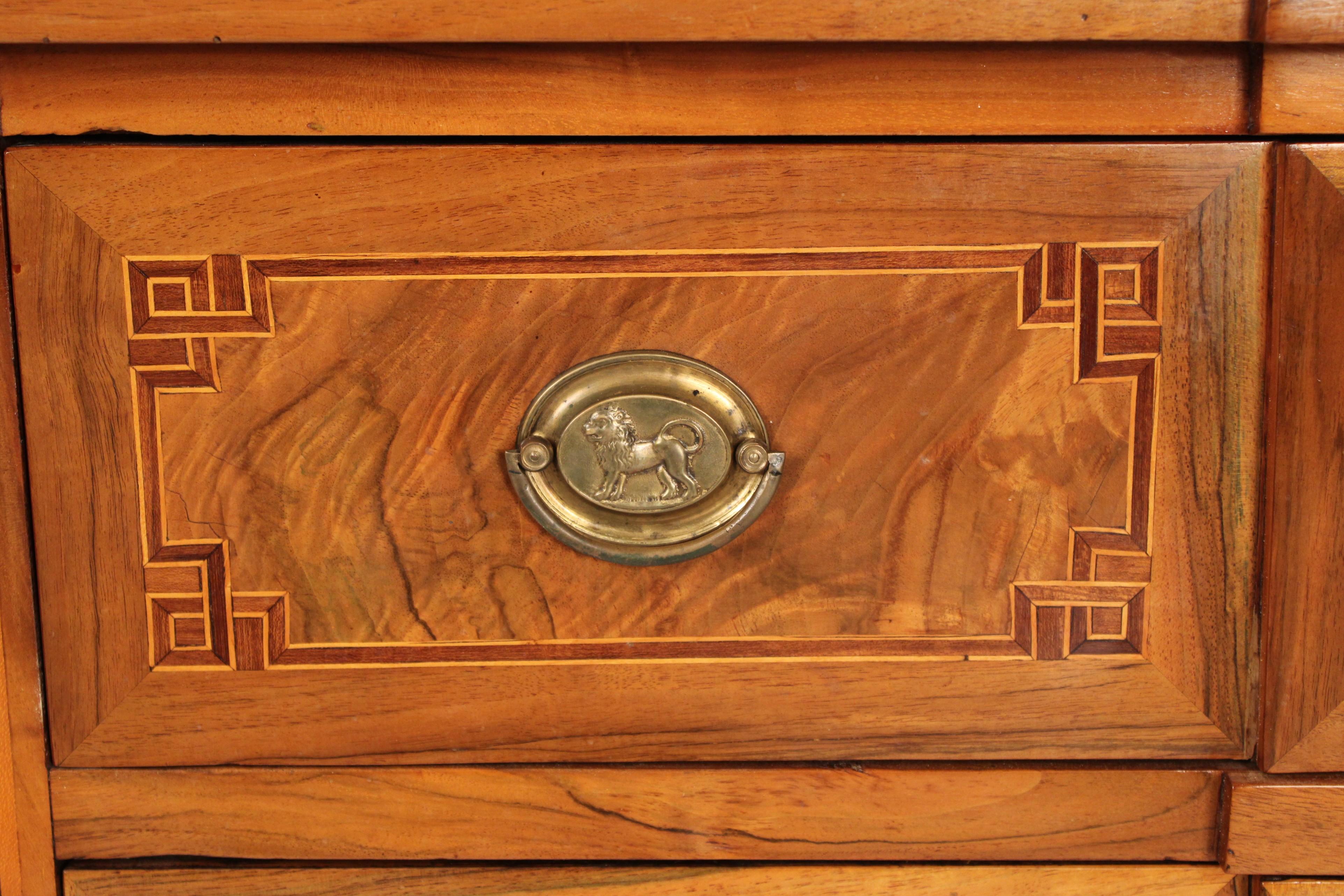 Antique Continental Louis XVI Style Walnut Chest of Drawers in vendita 3