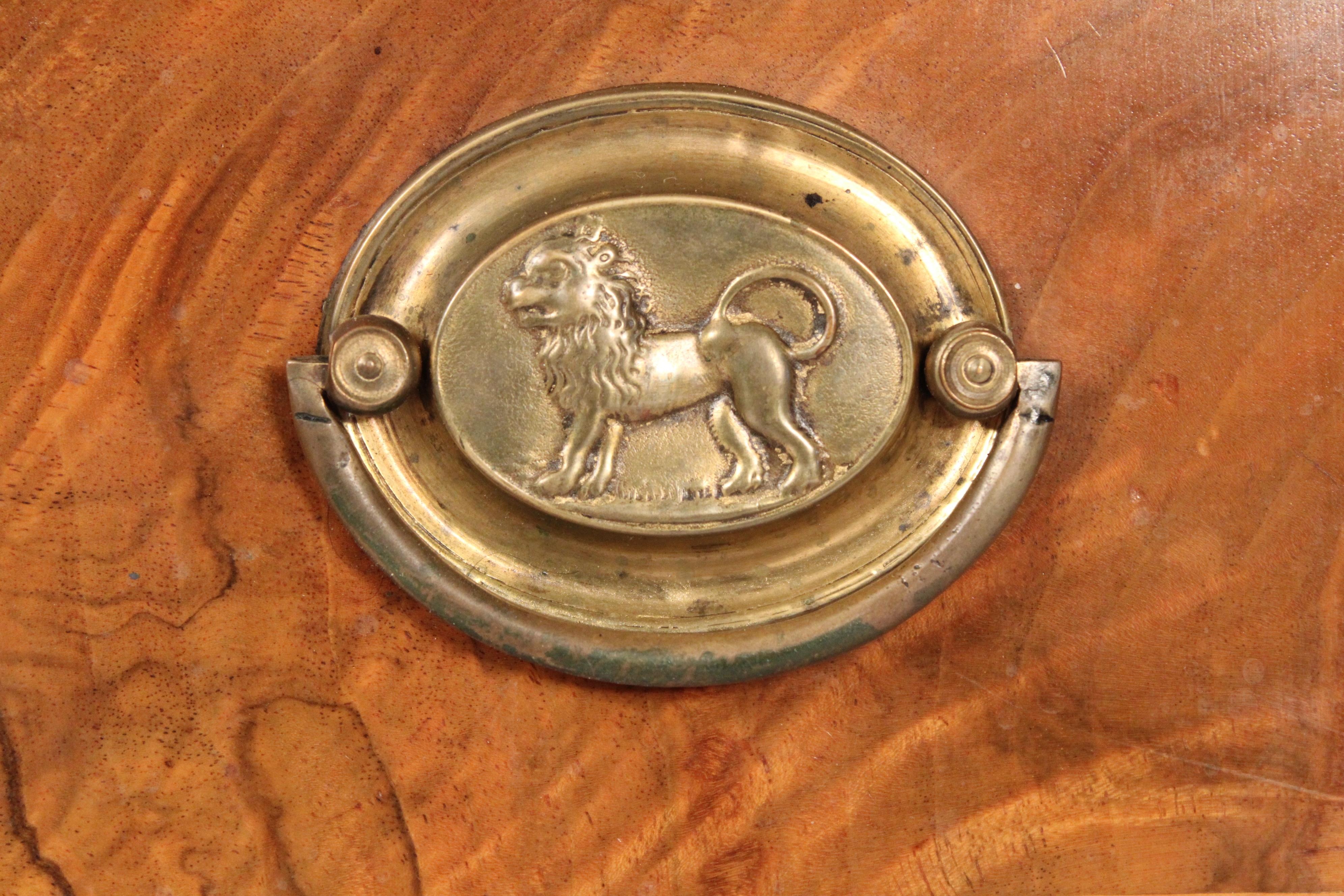 Antique Continental Louis XVI Style Walnut Chest of Drawers in vendita 4