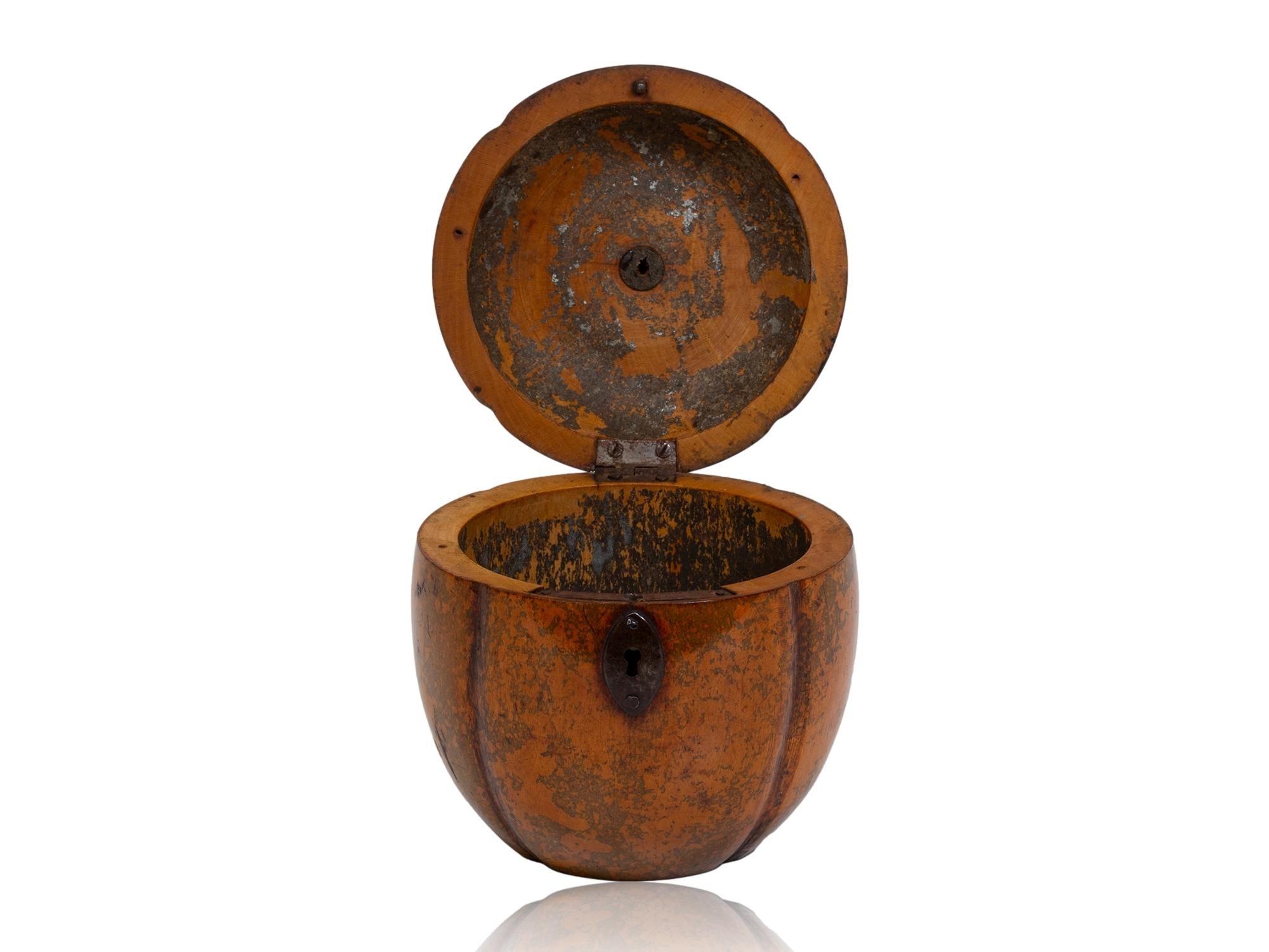 Antico porta tè Continental Melon Fruit in vendita 2