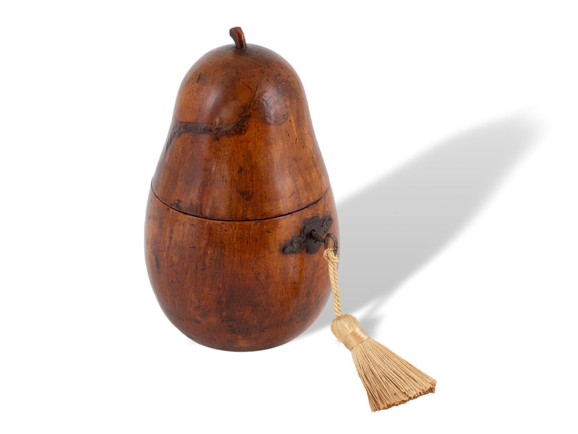 Spedizione gratuita in tutto il mondo

Novità: il porta tè antico per la frutta

Dalla nostra collezione di Tea Caddy, siamo lieti di offrirti questo Continental Novelty Pear Fruit Tea Caddy. Il Tea Caddy tornito in sicomoro ha la forma di un frutto