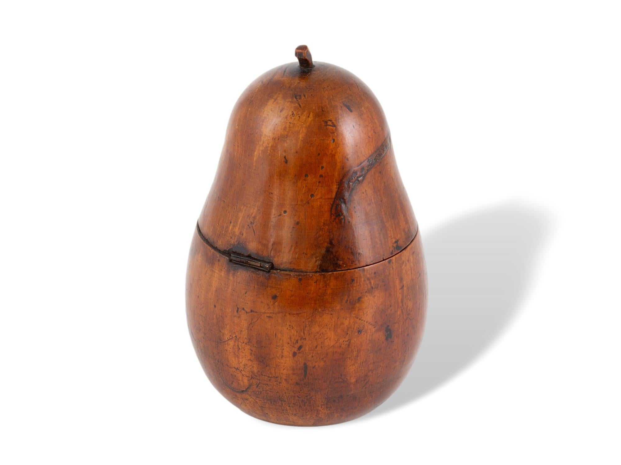 Tedesco Antico porta tè Continentale con frutta a pera Circa 1800 in vendita