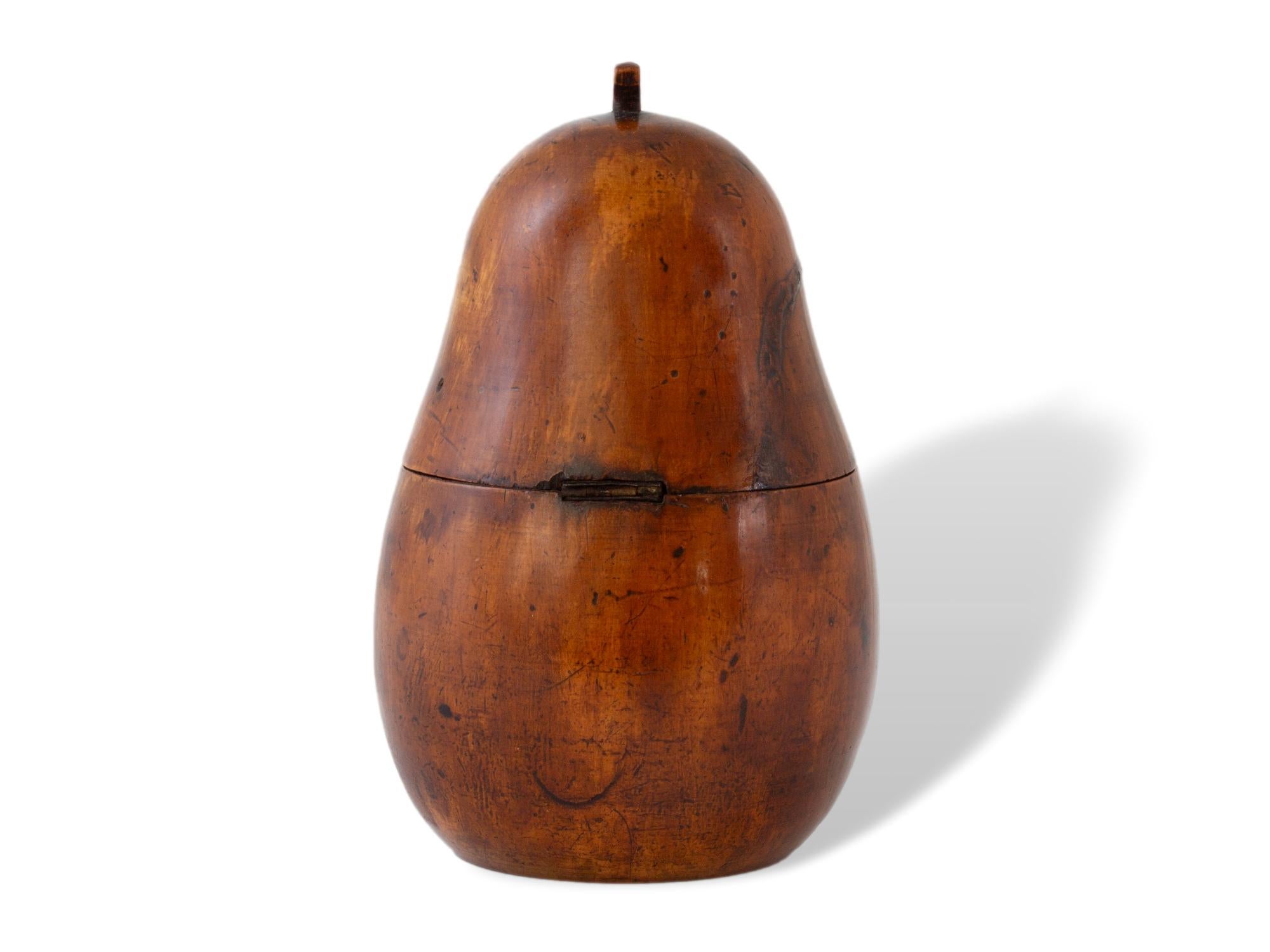 Inizio XIX secolo Antico porta tè Continentale con frutta a pera Circa 1800 in vendita