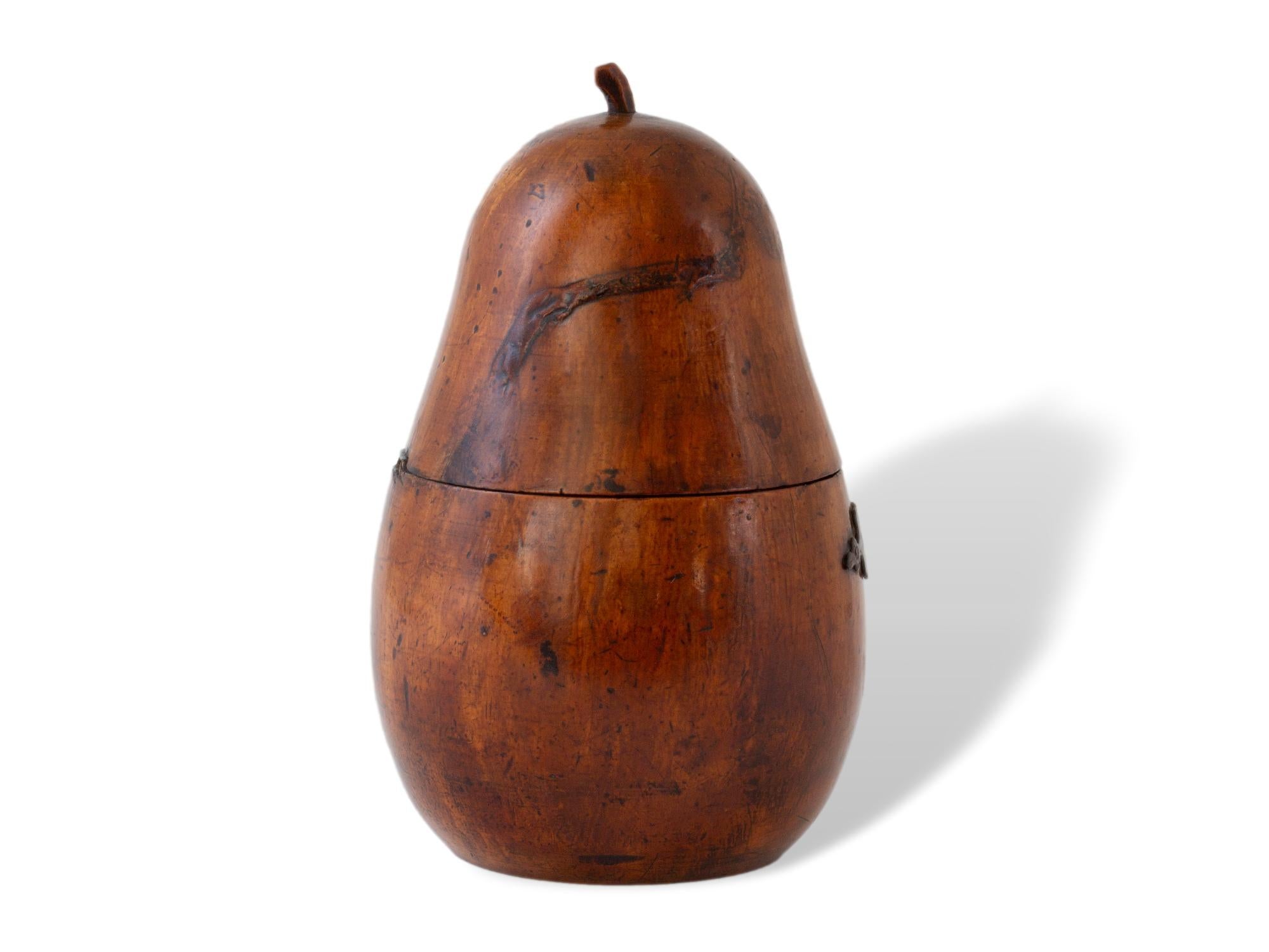 Sicomoro Antico porta tè Continentale con frutta a pera Circa 1800 in vendita