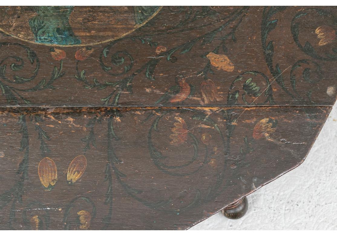 Jacobéen Ancienne table de taverne octogonale à plateau basculant décorée de peinture continentale, datée de 1706 en vente