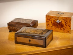 Boîte continentale ancienne en bois incrusté de palmier et de coco