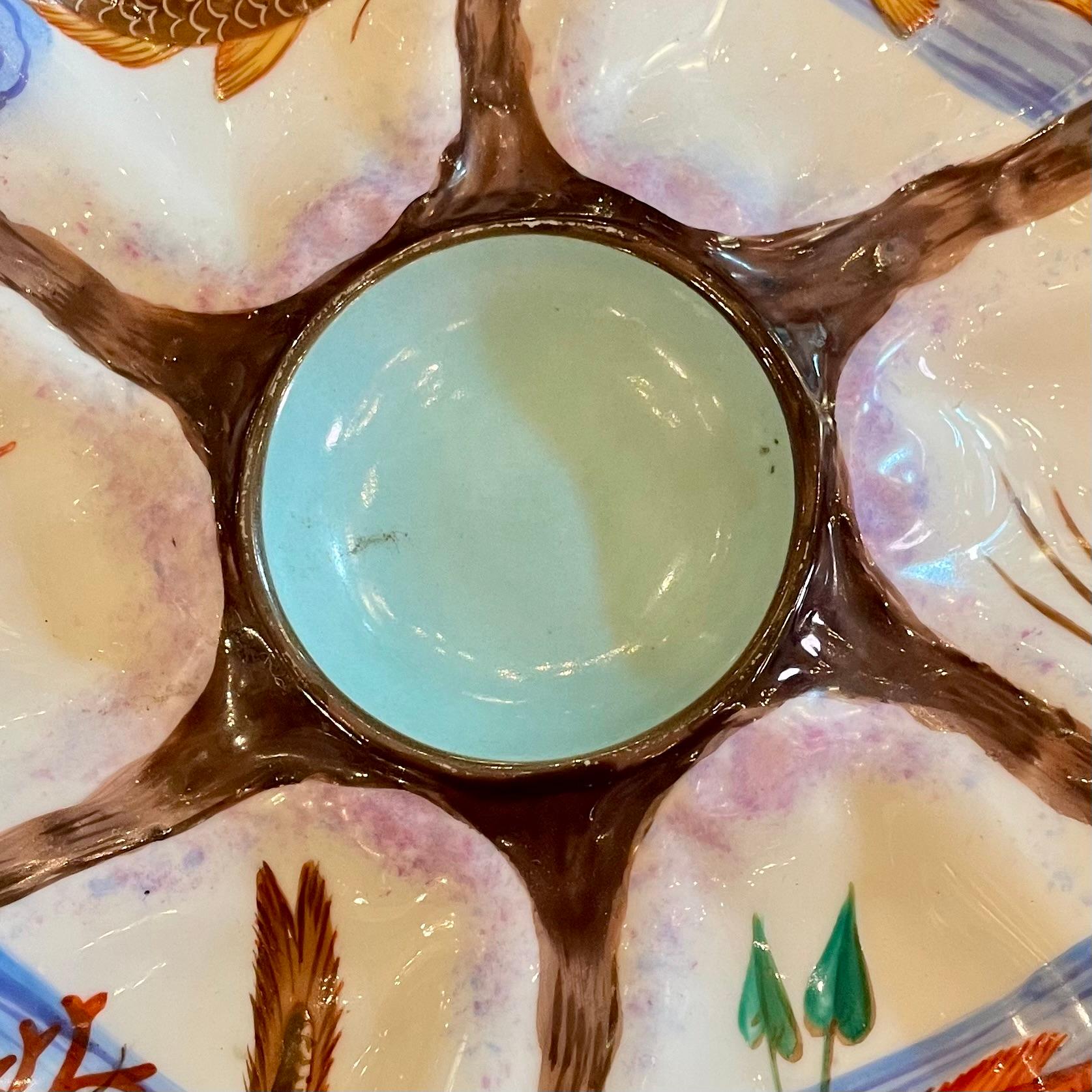 Antiguo plato de ostras de porcelana continental pintado a mano con colores de la vida marina C 1890 Europeo en venta