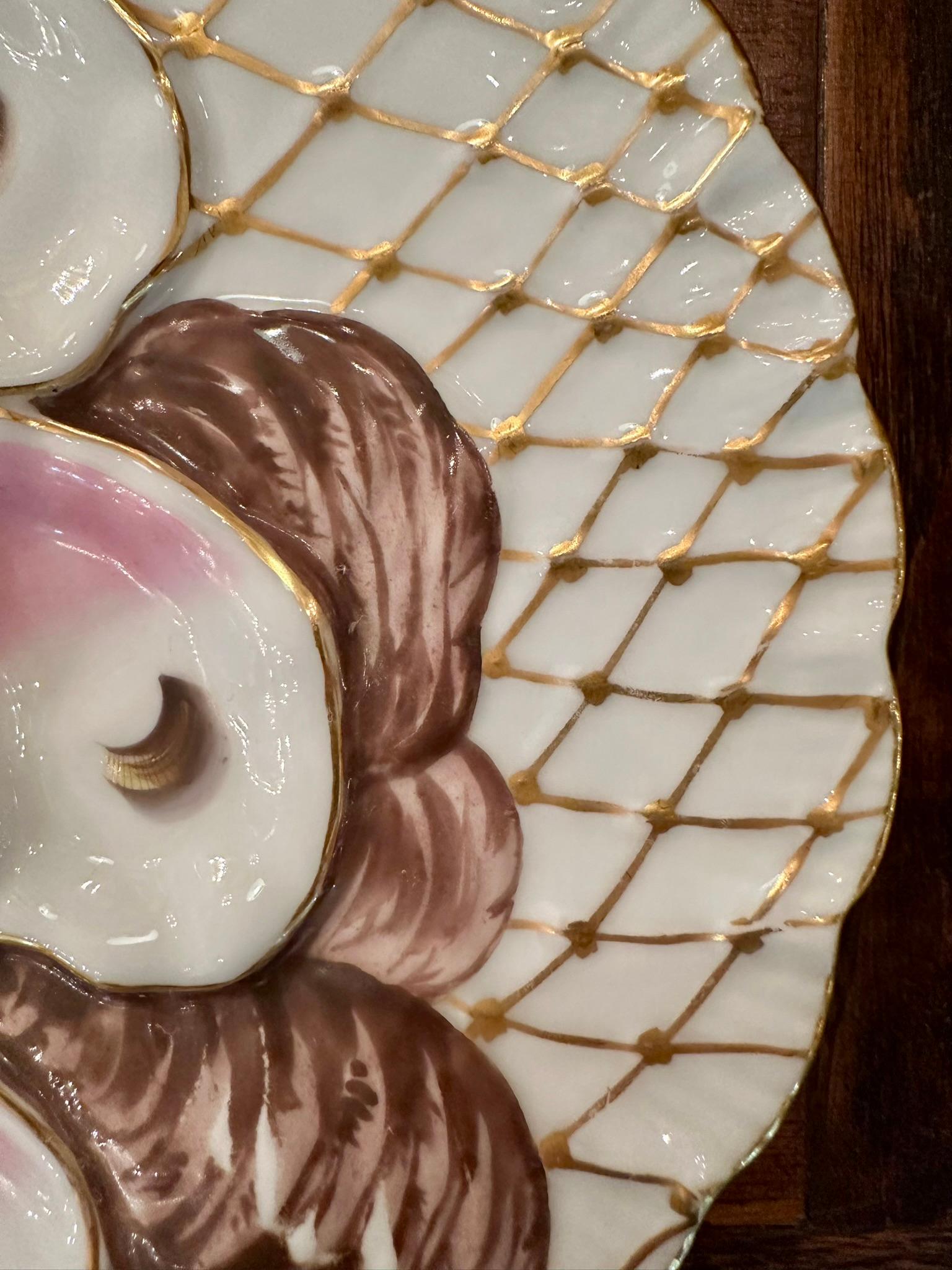 Antique Continental Porcelain Gold Netted Turkey Pattern Oyster Plate Circa 1890 In Good Condition For Sale In New Orleans, LA