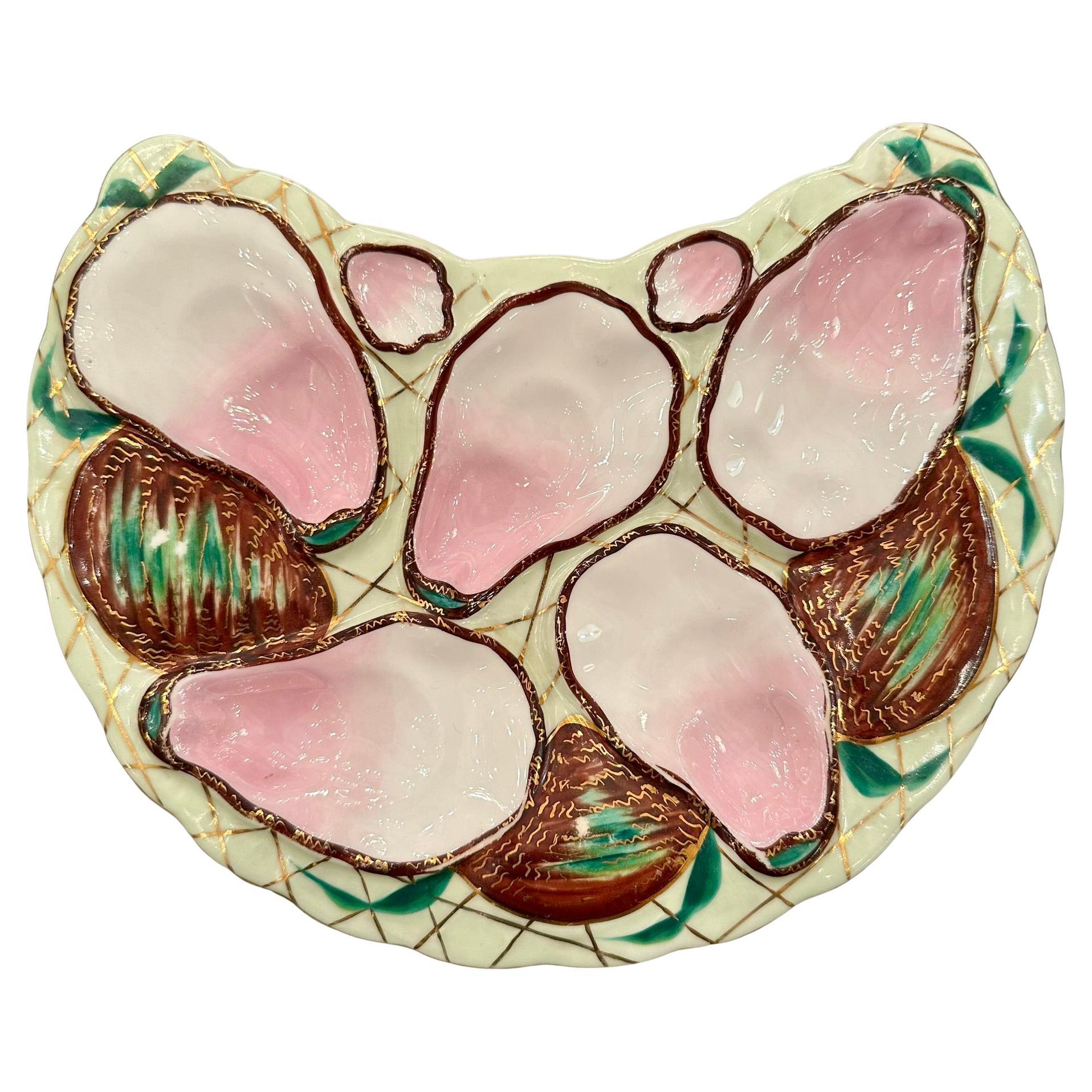 Antico piatto da ostriche a forma di mezzaluna in porcellana continentale verde e rosa, 1880 ca.
