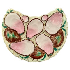Antico piatto da ostriche a forma di mezzaluna in porcellana continentale verde e rosa, 1880 ca.