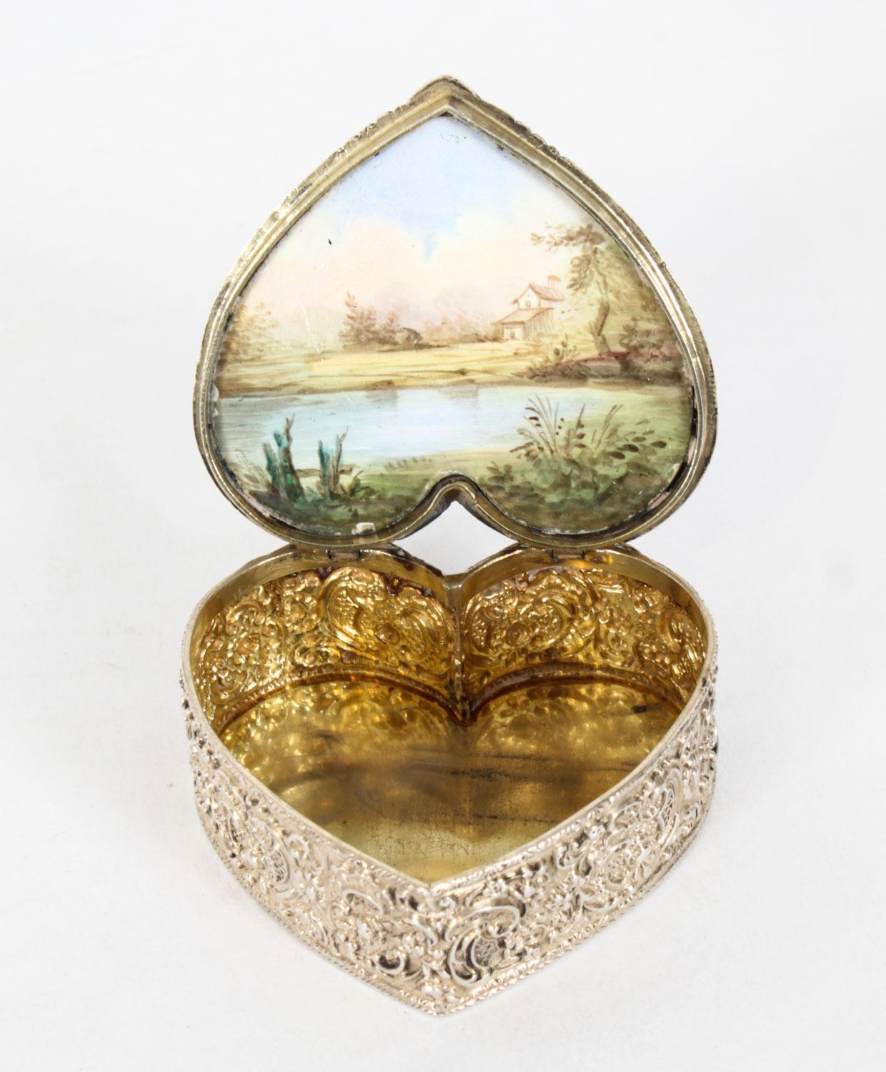 Antique Continental Silver & Enamel Heart Pill Box 20th Century In Good Condition In London, GB