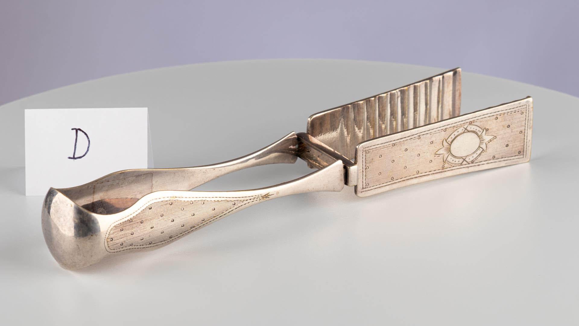 Antique Continental Silver Plate Asparagus Vegetable Tongs Cutlery In condizioni buone in vendita a Greven, DE