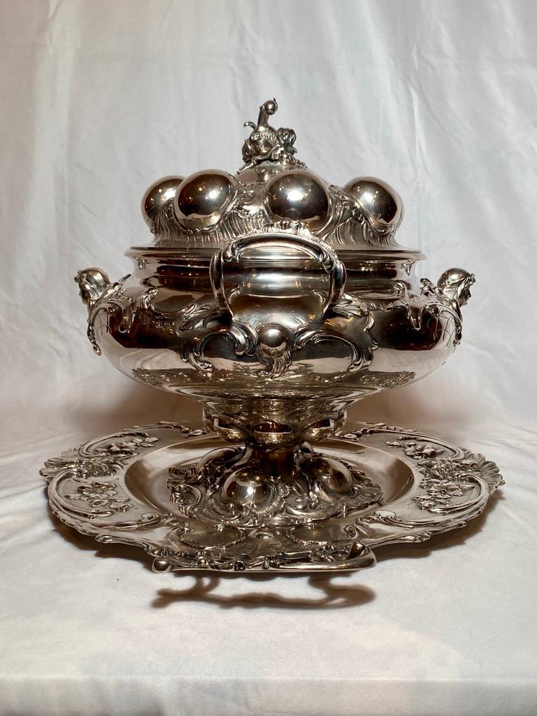 XIXe siècle Soupière et plateau continentaux anciens en argent, vers 1880-1890 en vente