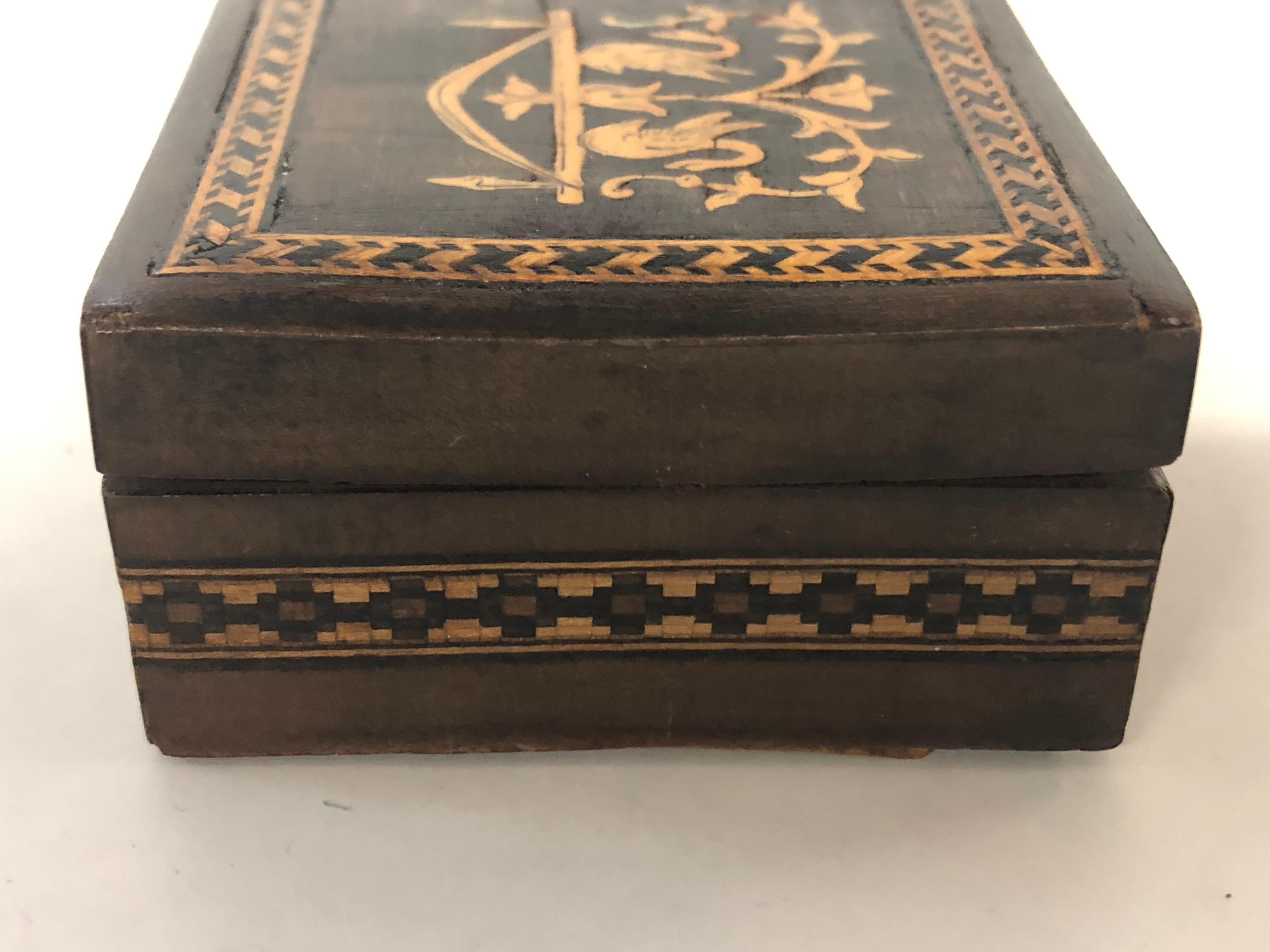 Antique Continental Square Marquetry Inlaid Walnut Trinket Box or Snuff Box In Good Condition In Charleston, SC
