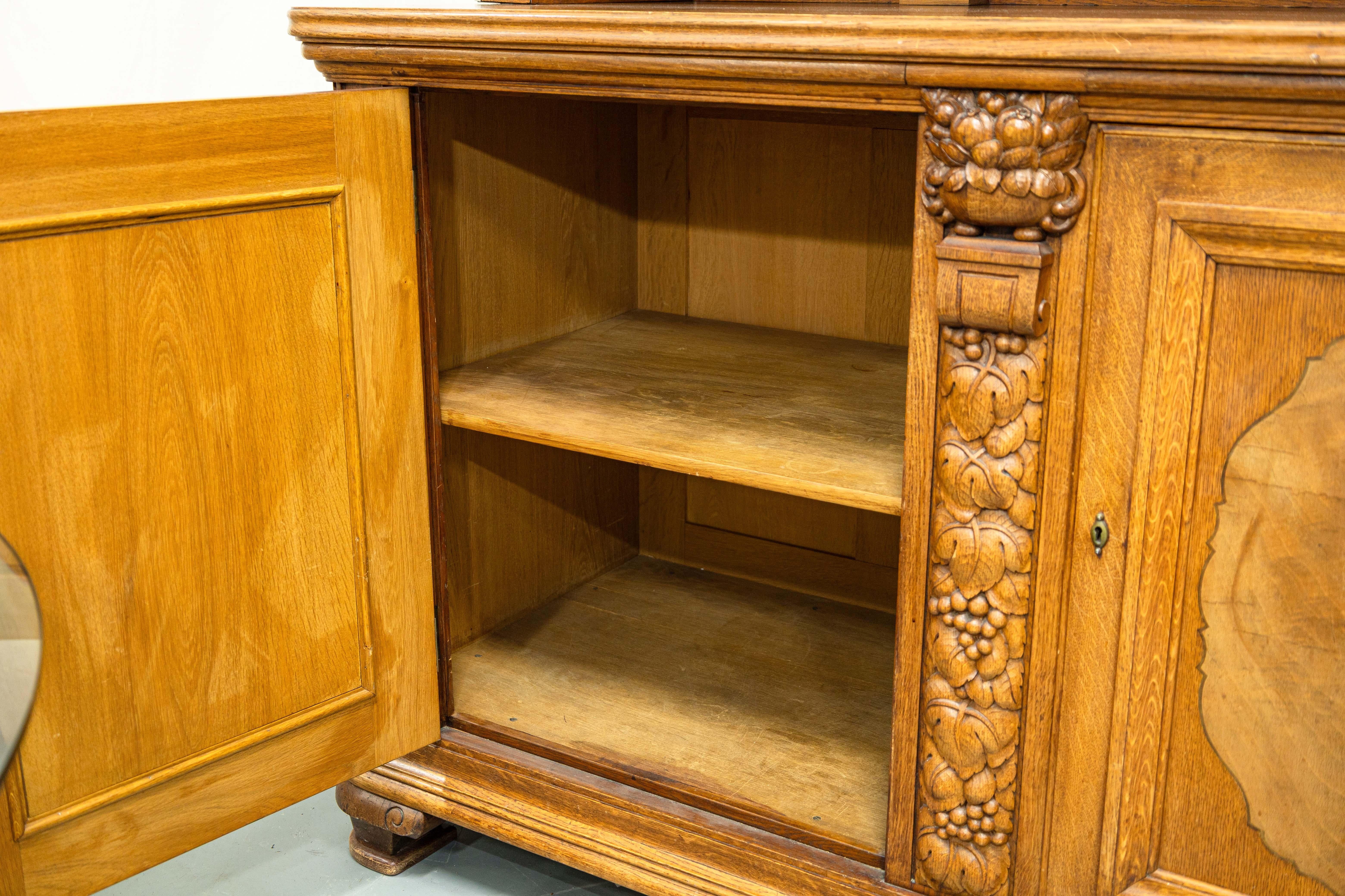 Antico mobile da parete continentale di fine secolo in legno di Oak Wood 4