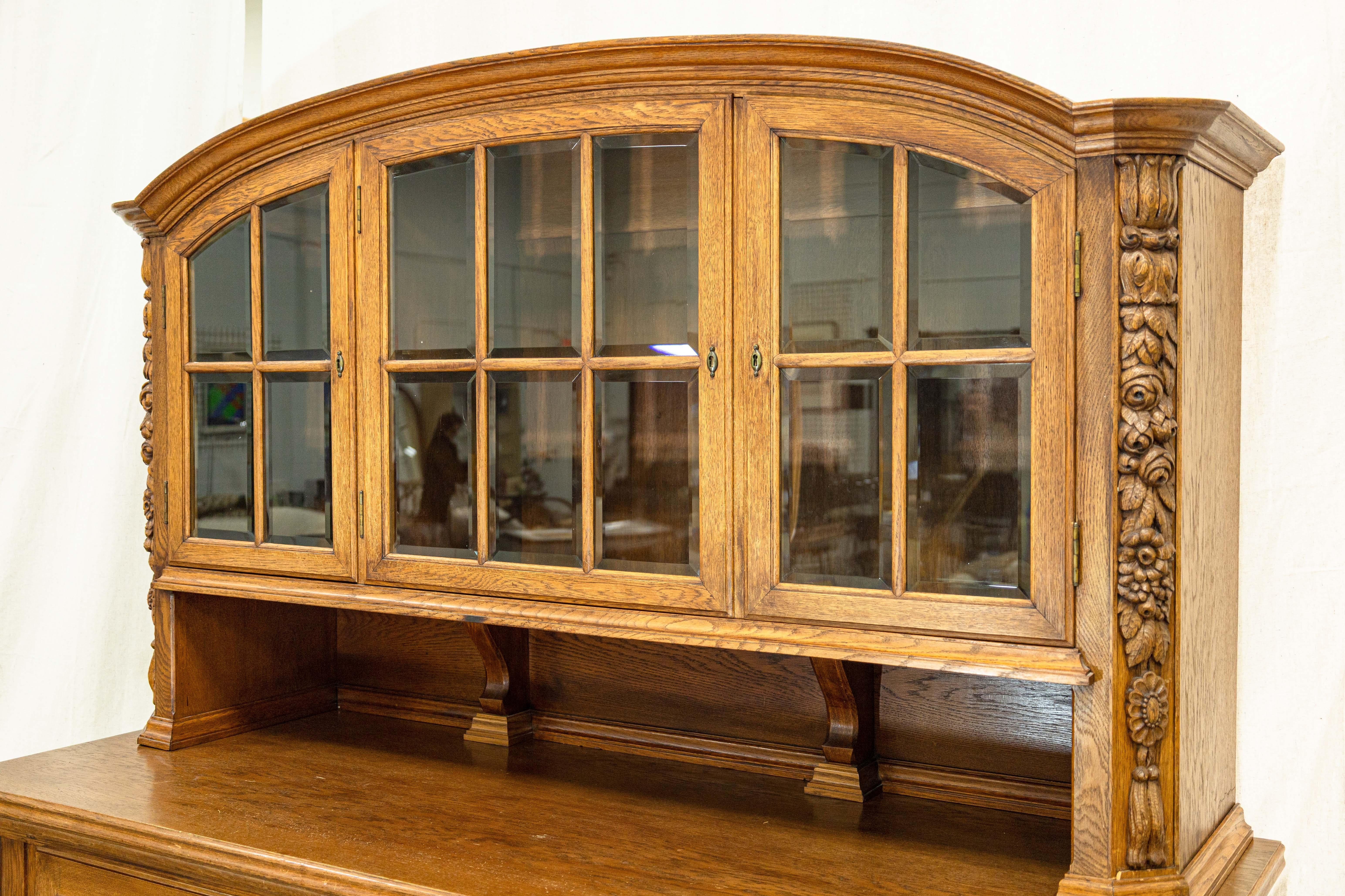Classico americano Antico mobile da parete continentale di fine secolo in legno di Oak Wood