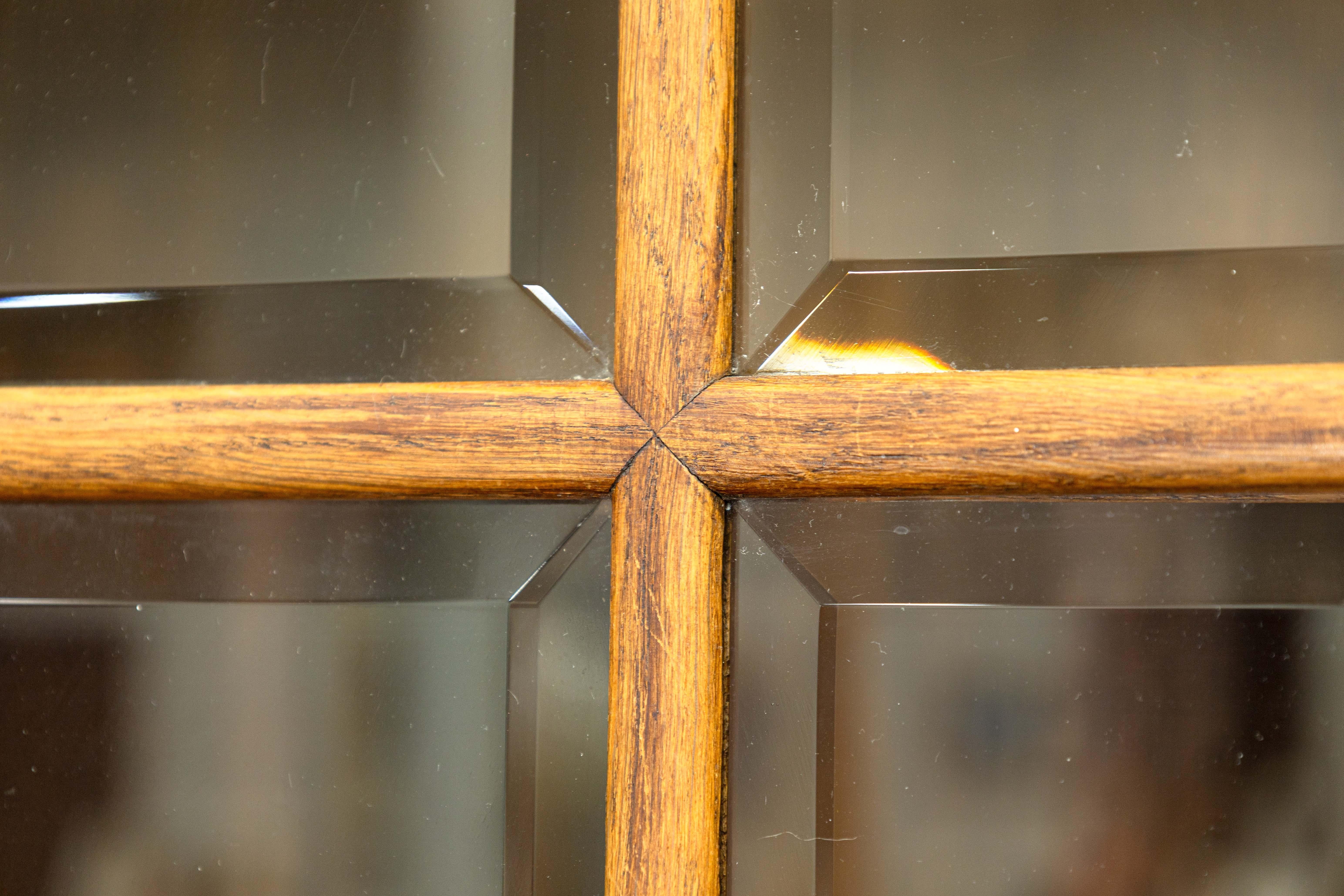 XX secolo Antico mobile da parete continentale di fine secolo in legno di Oak Wood