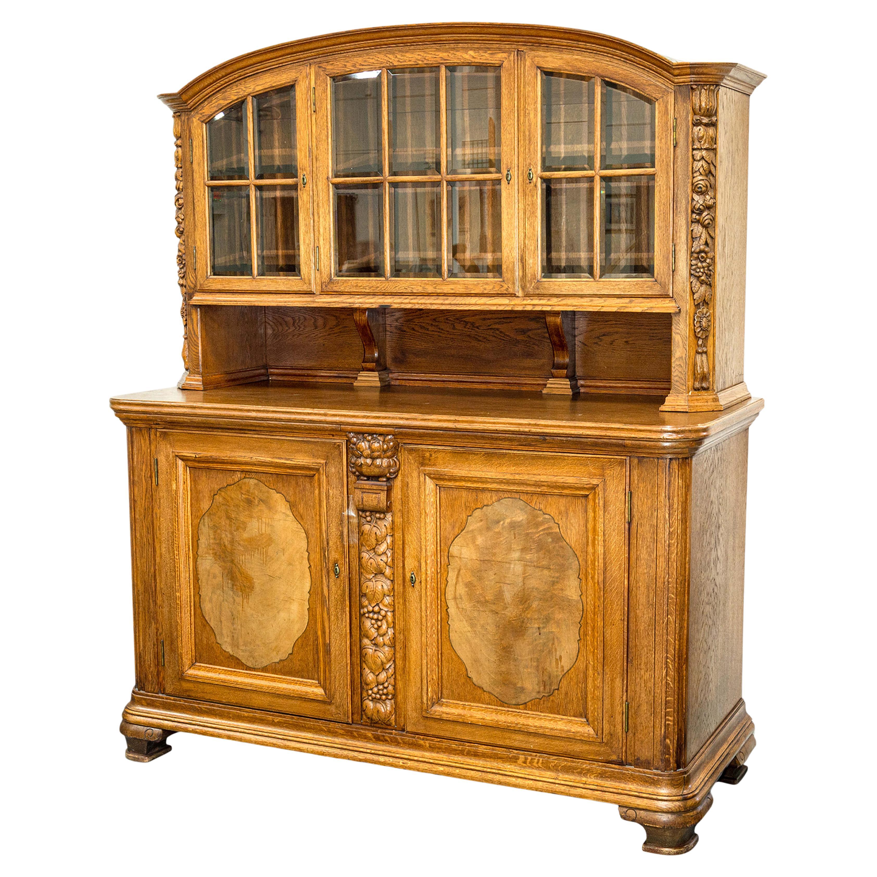 Antico mobile da parete continentale di fine secolo in legno di Oak Wood