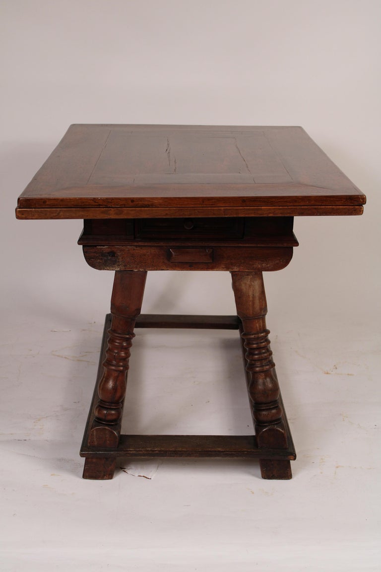 Antique Continental Walnut Draw Leaf Dining Room Table In Good Condition For Sale In Laguna Beach, CA