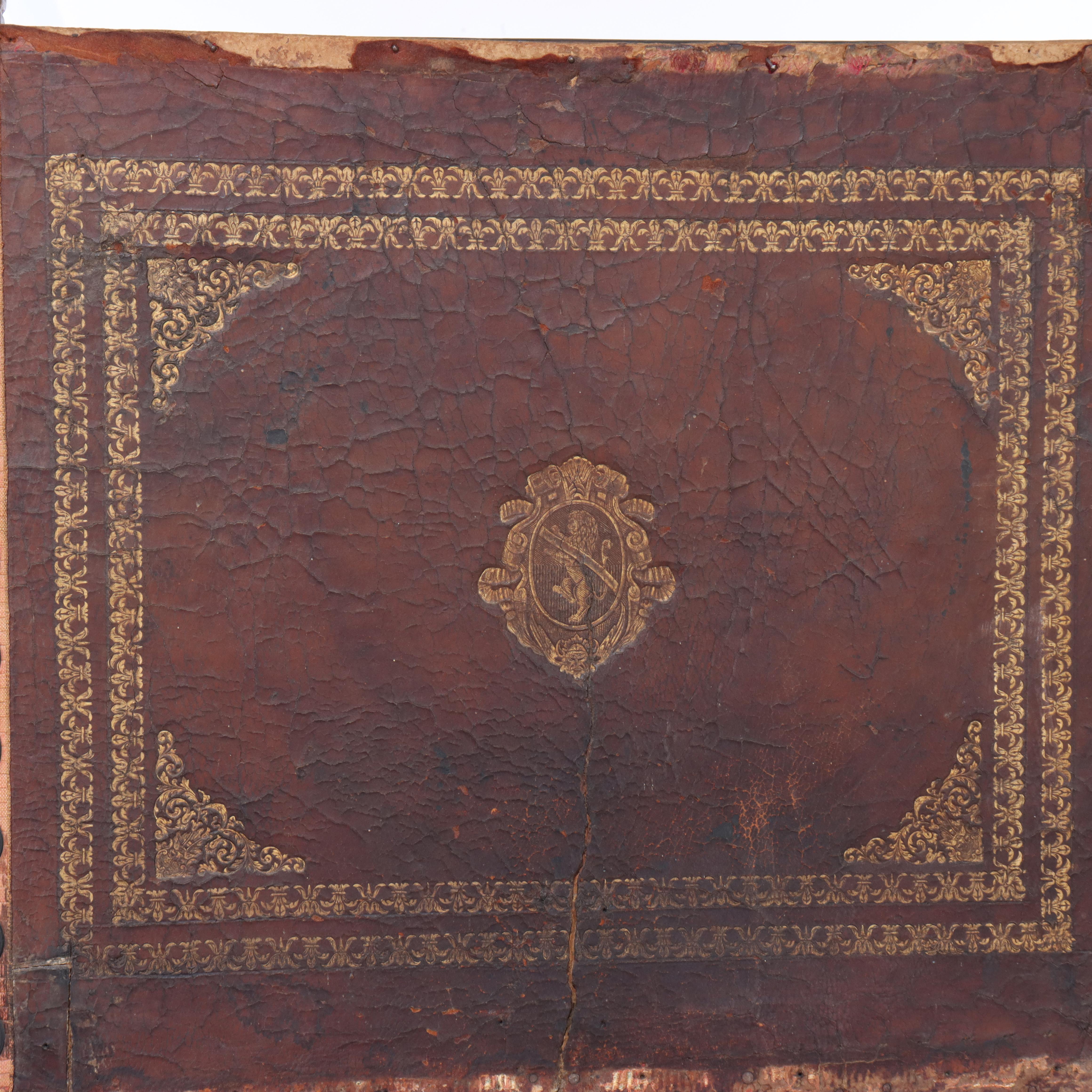 Antique Continental Walnut & Leather Throne Chair with Gilt Highlights 17thC en venta 2