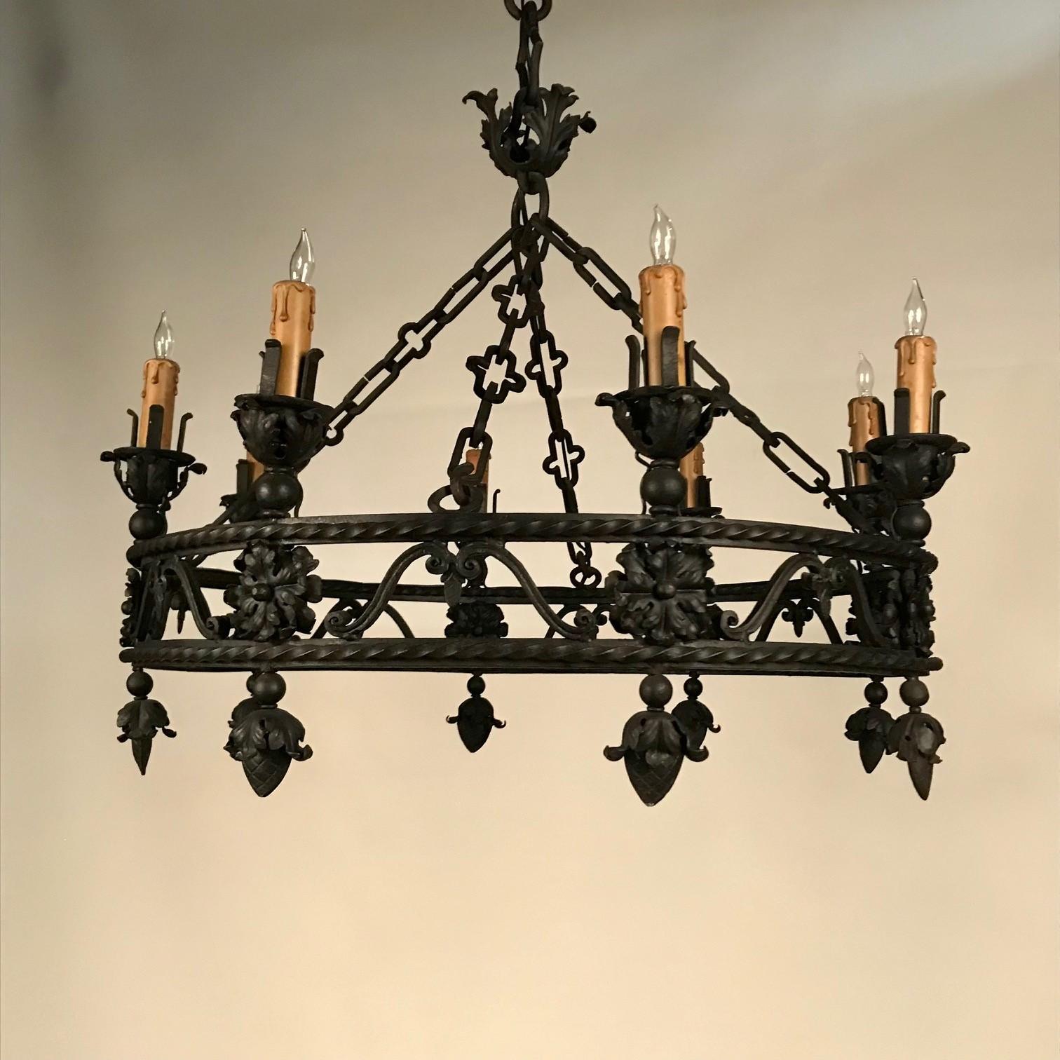 20ième siècle Lustre ancien en fer forgé continental