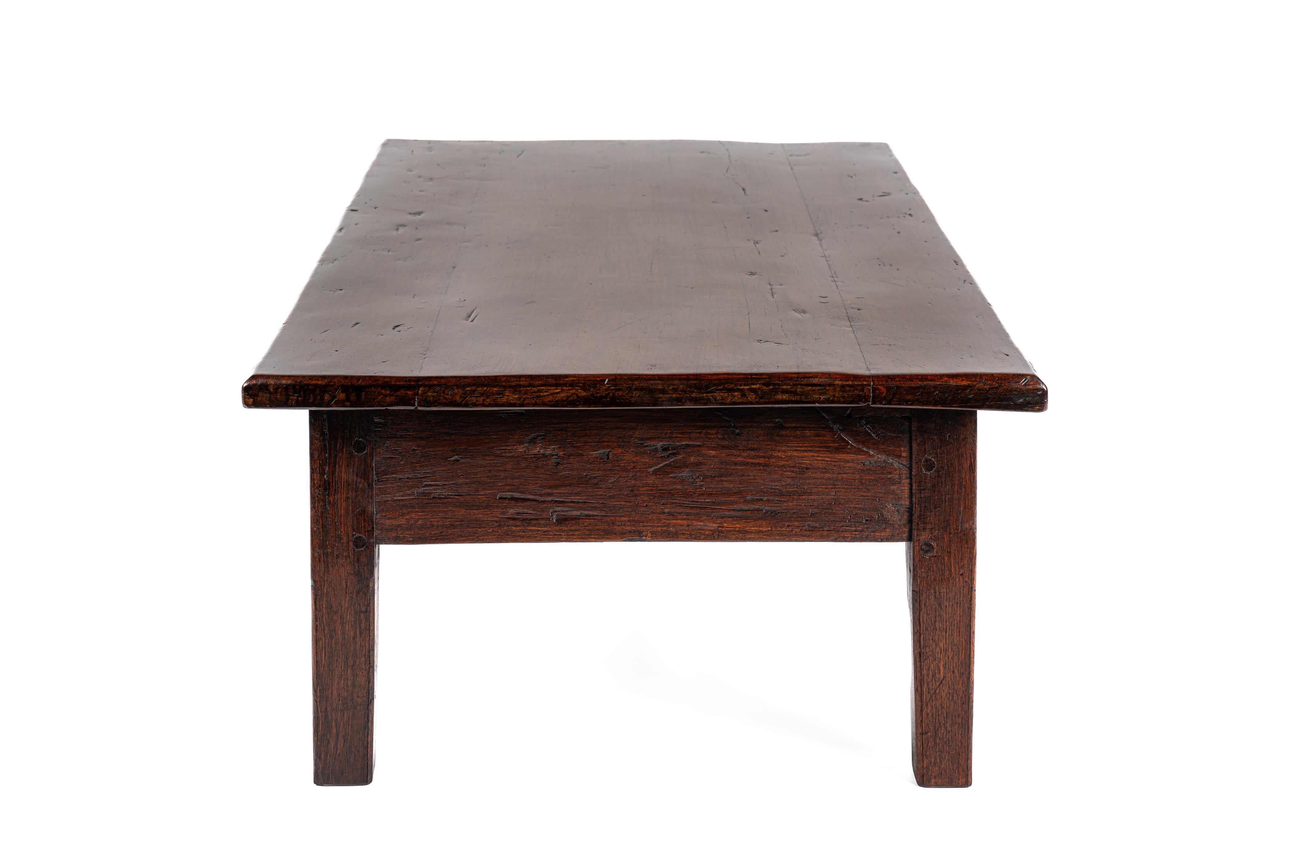 Antiquité convertie 19ème siècle Dutch Colonial Teck Warm Brown Table à café Bon état - En vente à Casteren, NL